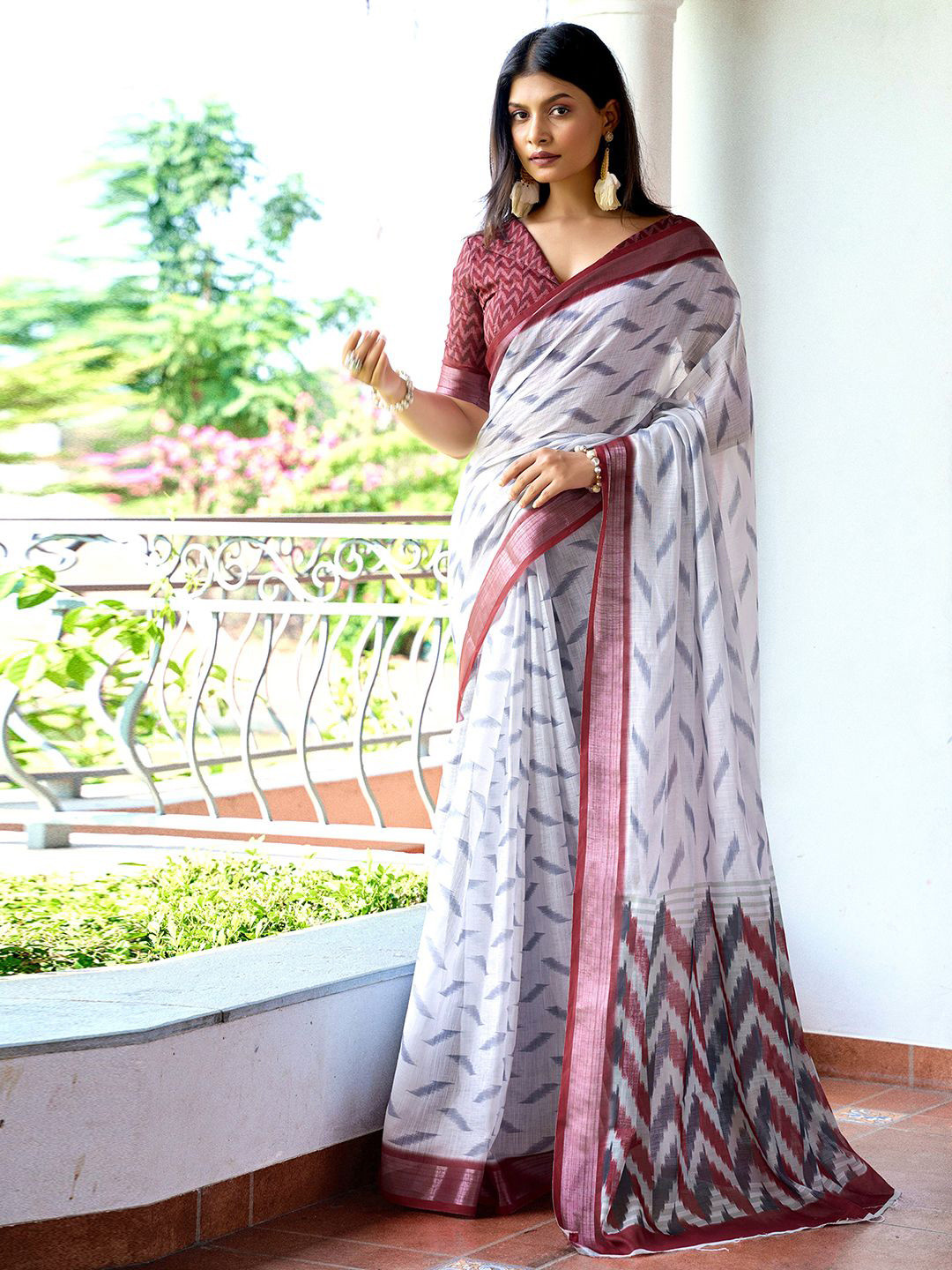 KALINI Women Ethnic Motifs Zari Linen Blend Ikat Saree