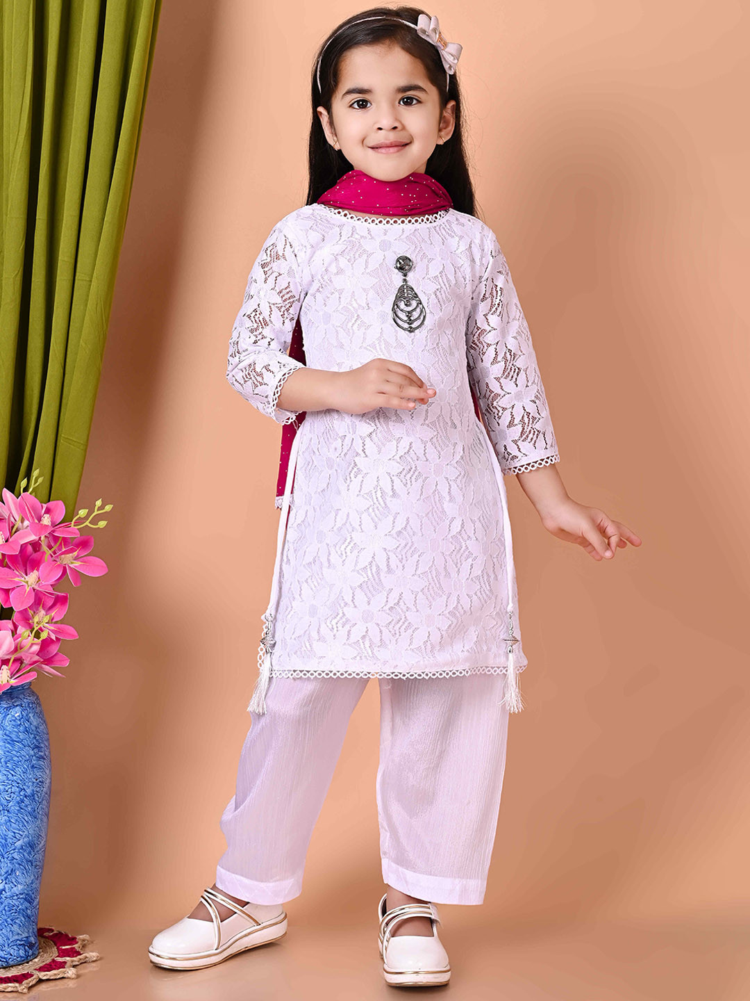 GLAMOUR WORLD GARMENTS Girls Floral Regular  Straight Kurta with Trousers & Dupatta