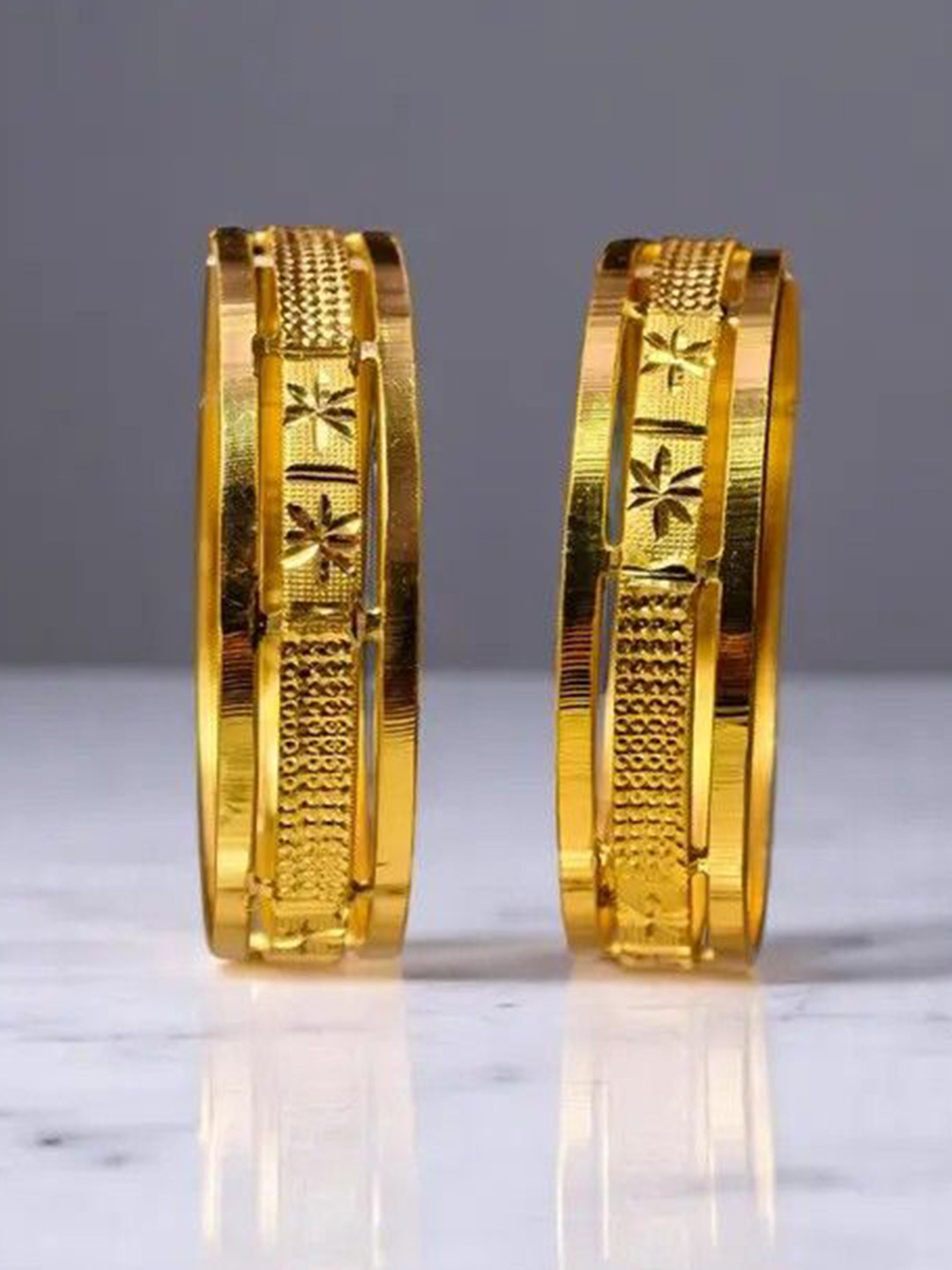 D CARAPACE Set Of 2 Textured Light Weight Bangles