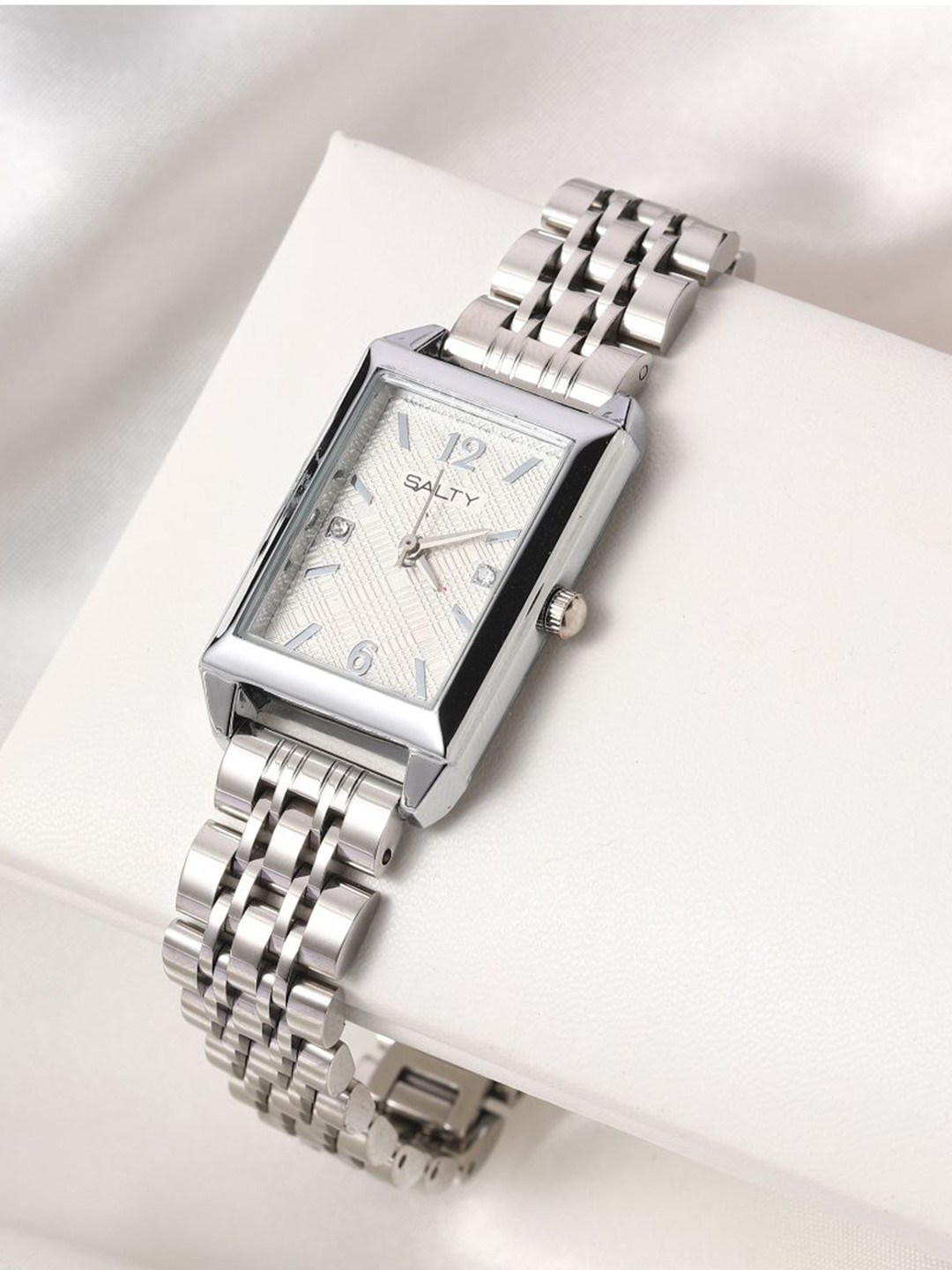 SALTY Women Dial & Stainless Steel Bracelet Style Straps Analogue Watch WT-S-0004-S-WH