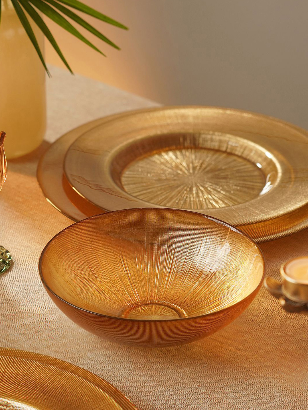 Pure Home and Living Unisex Textured Gold Radial Serving Bowls - Large