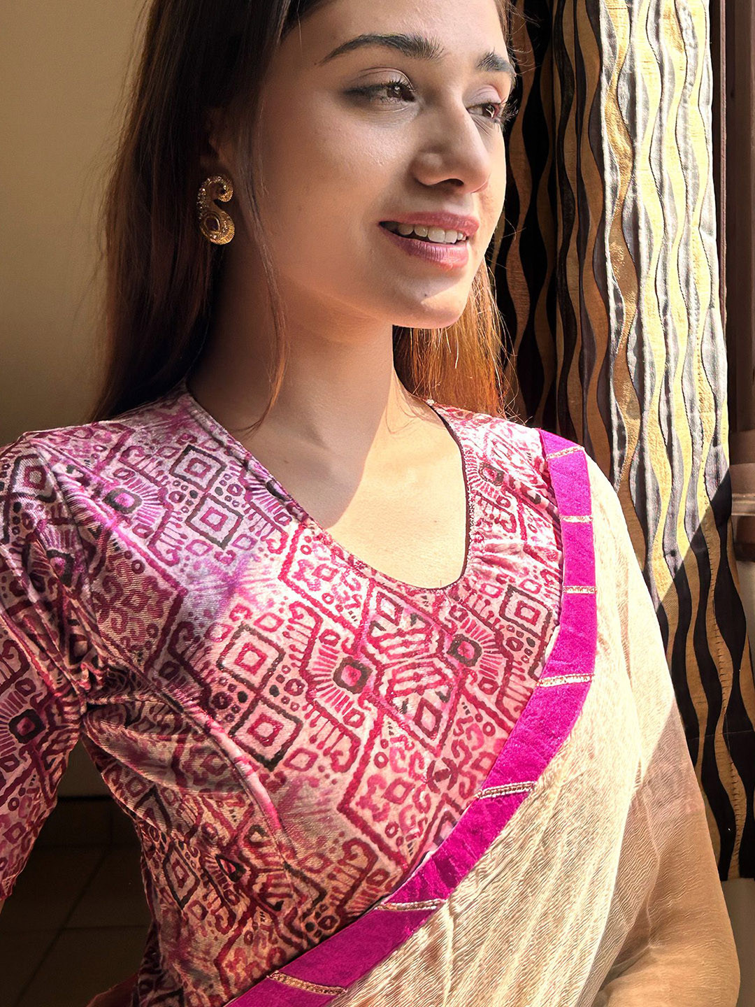 Bindigasm's Advi Women Printed V - Neck Velvet Stretchable Saree Blouse