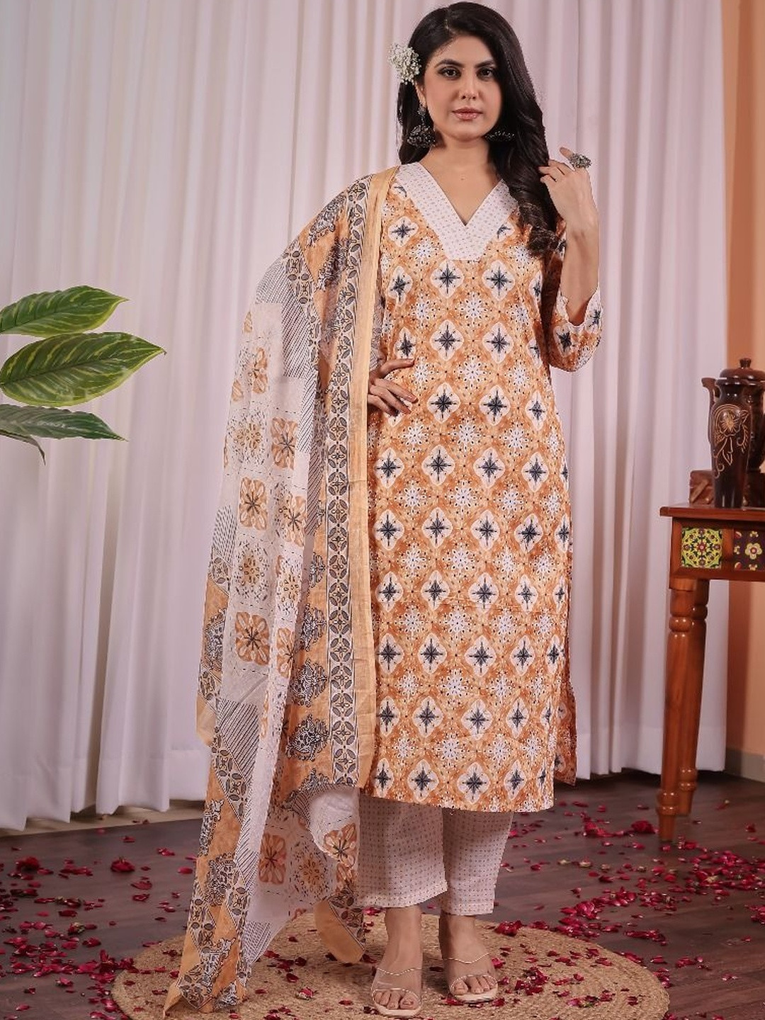 SHISHKALA Women Ethnic Motifs Printed Regular Kurta with Trousers & With Dupatta