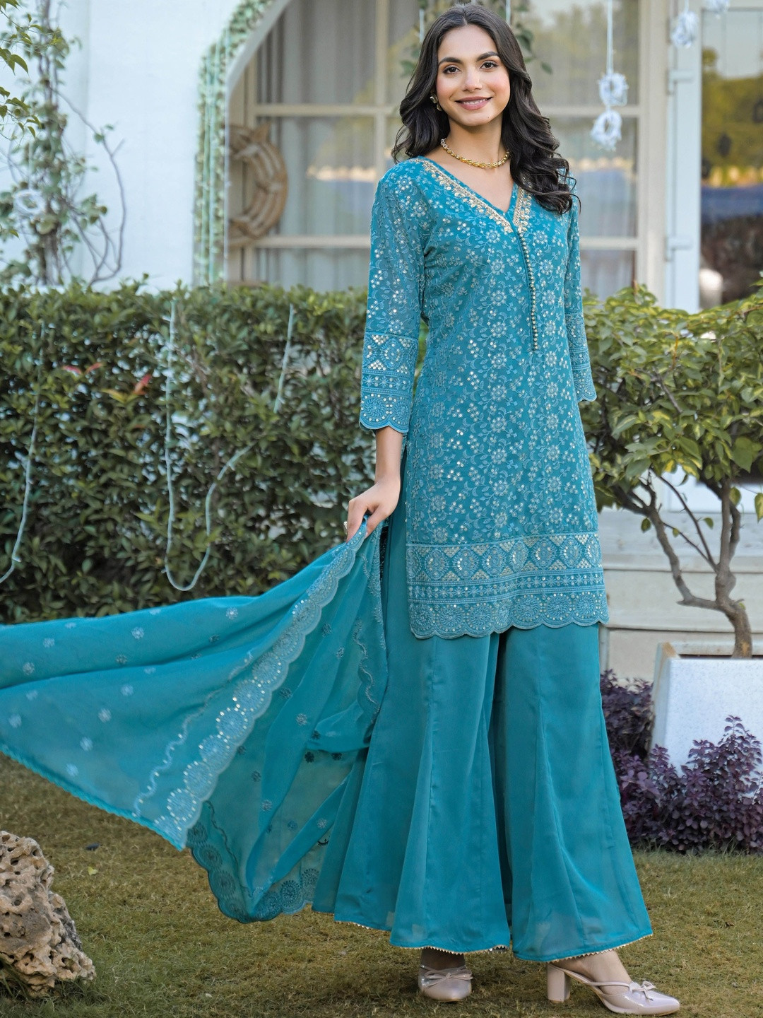 House of Pataudi Floral Motifs Embroidered Scalloped Short Kurta & Sharara With Dupatta