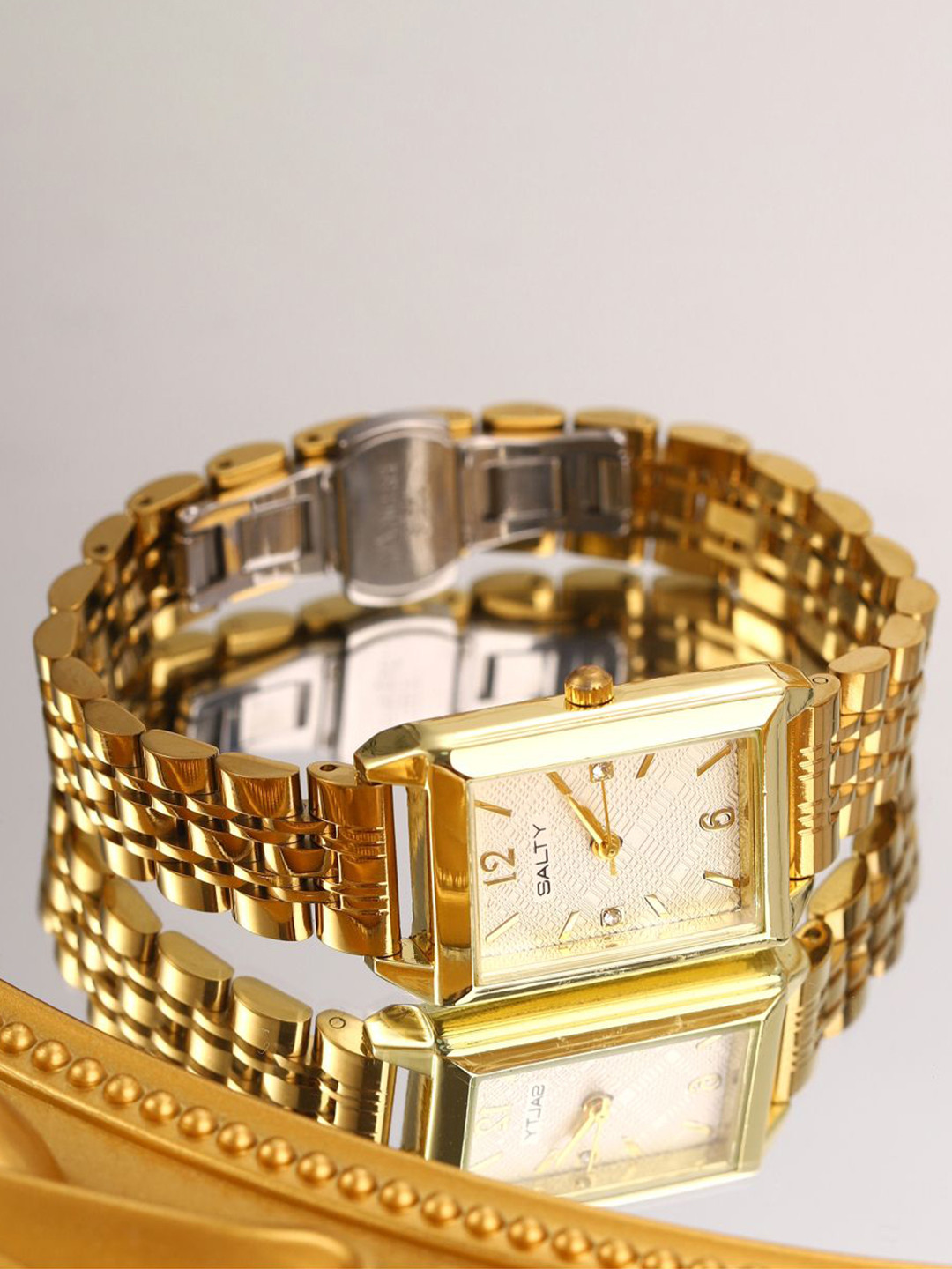 SALTY Women Dial & Stainless Steel Bracelet Style Straps Analogue Watch WT-S-0004-G-WH