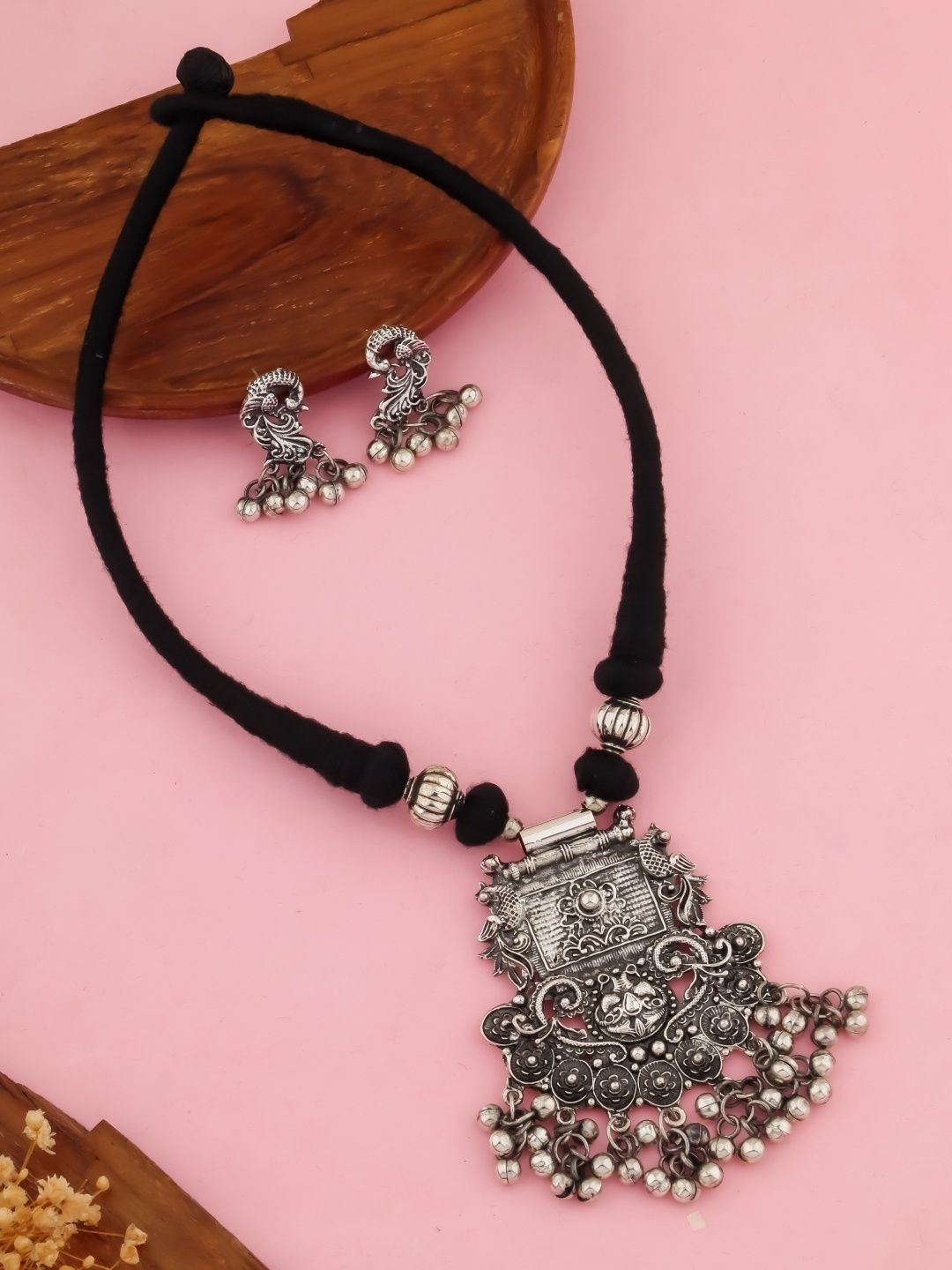 THE NAKHRA STORE Oxidised Thread Jewellery Set