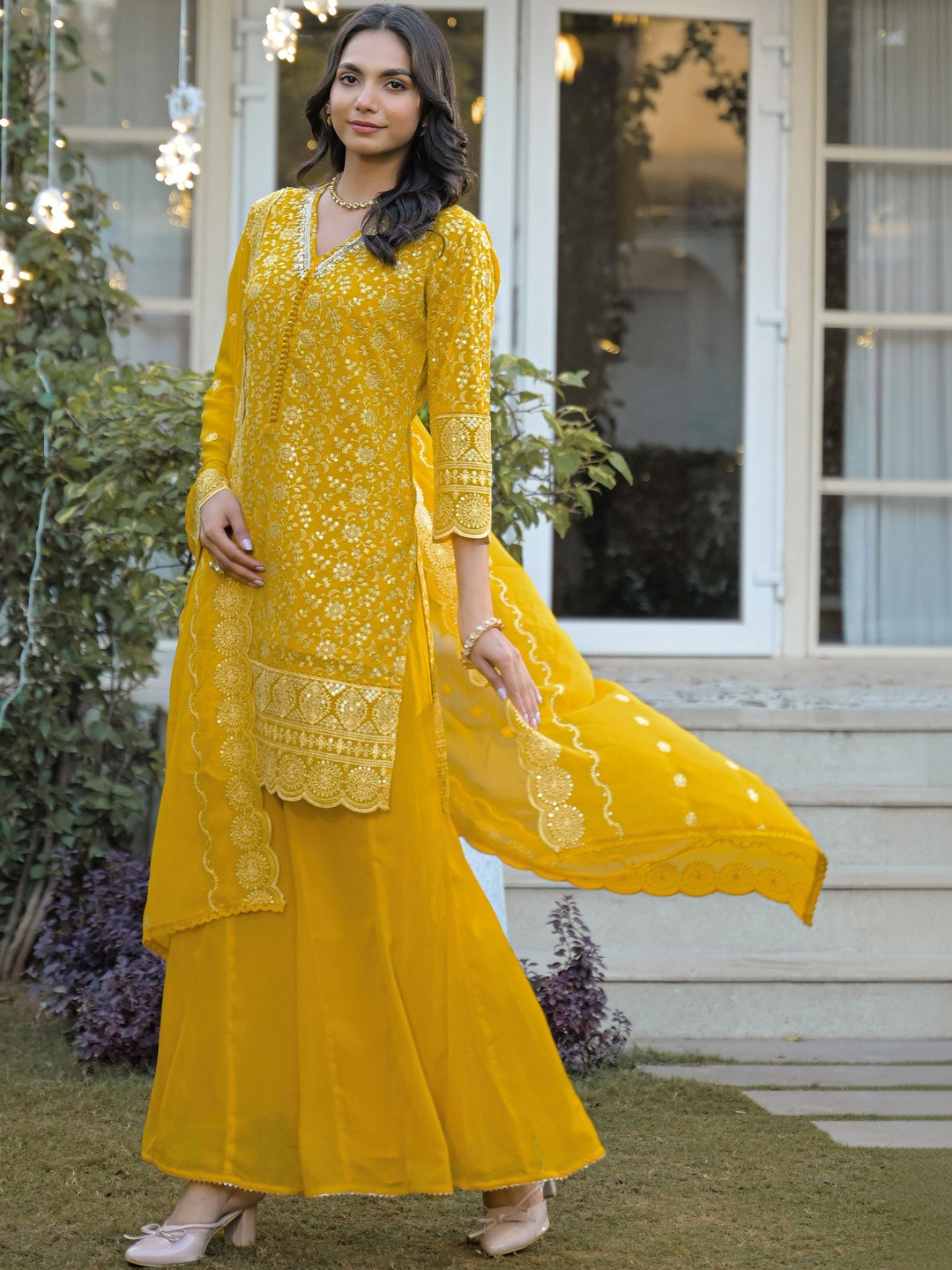 House of Pataudi Floral Motifs Embroidered Scalloped Short Kurta & Sharara With Dupatta