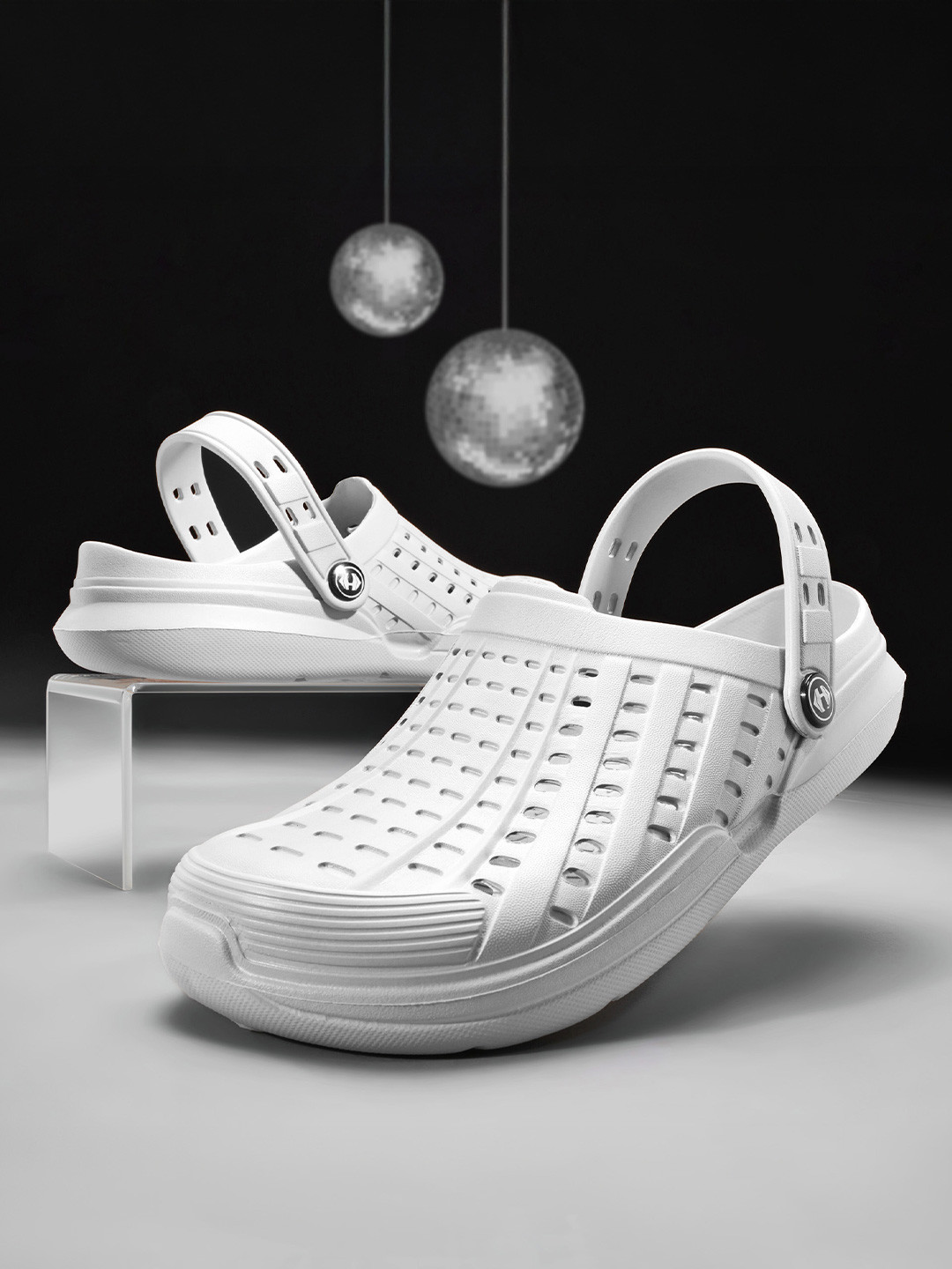 Hoppa Discovery White Clogs Men