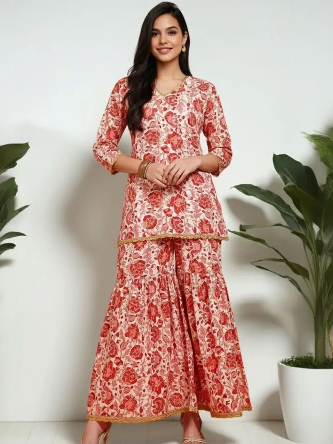 AAFAMI Women Floral Printed Regular Kurta with Sharara
