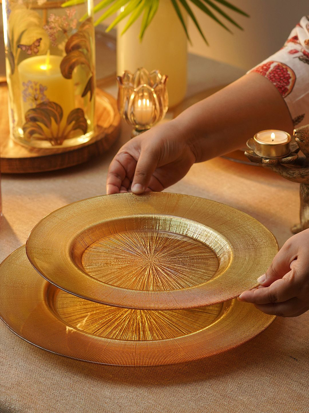 Pure Home and Living Set of 2 Gold Radial Textured Dinner Plates