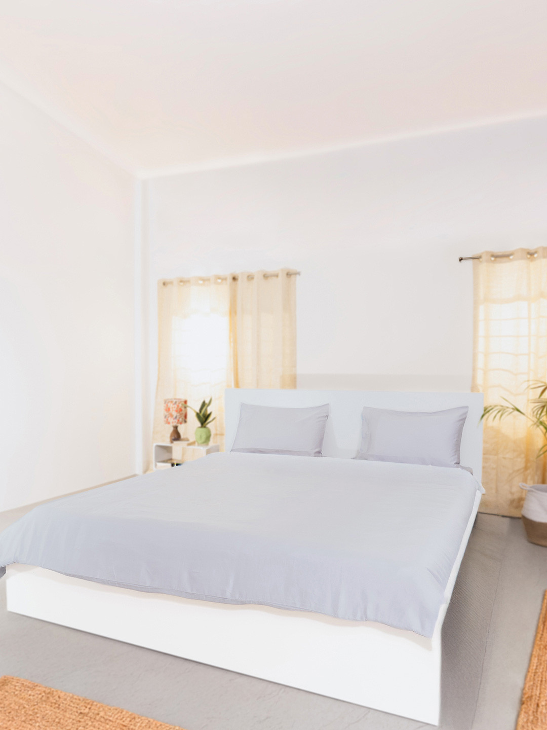 Oyvu Silver-Toned Tencel Skin-Friendly 300 TC King Bedsheet & 2 Pillow Covers 78 x 72 Inch