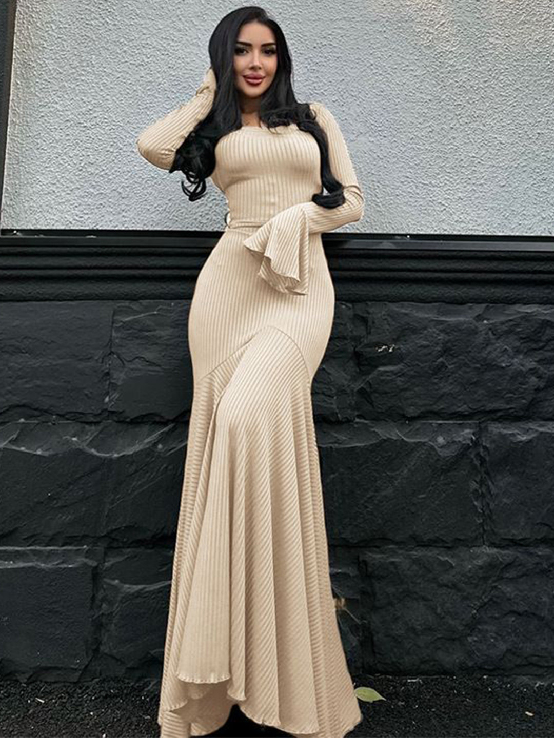 TRAQUILA Bell Sleeve Bodycon Maxi Dress