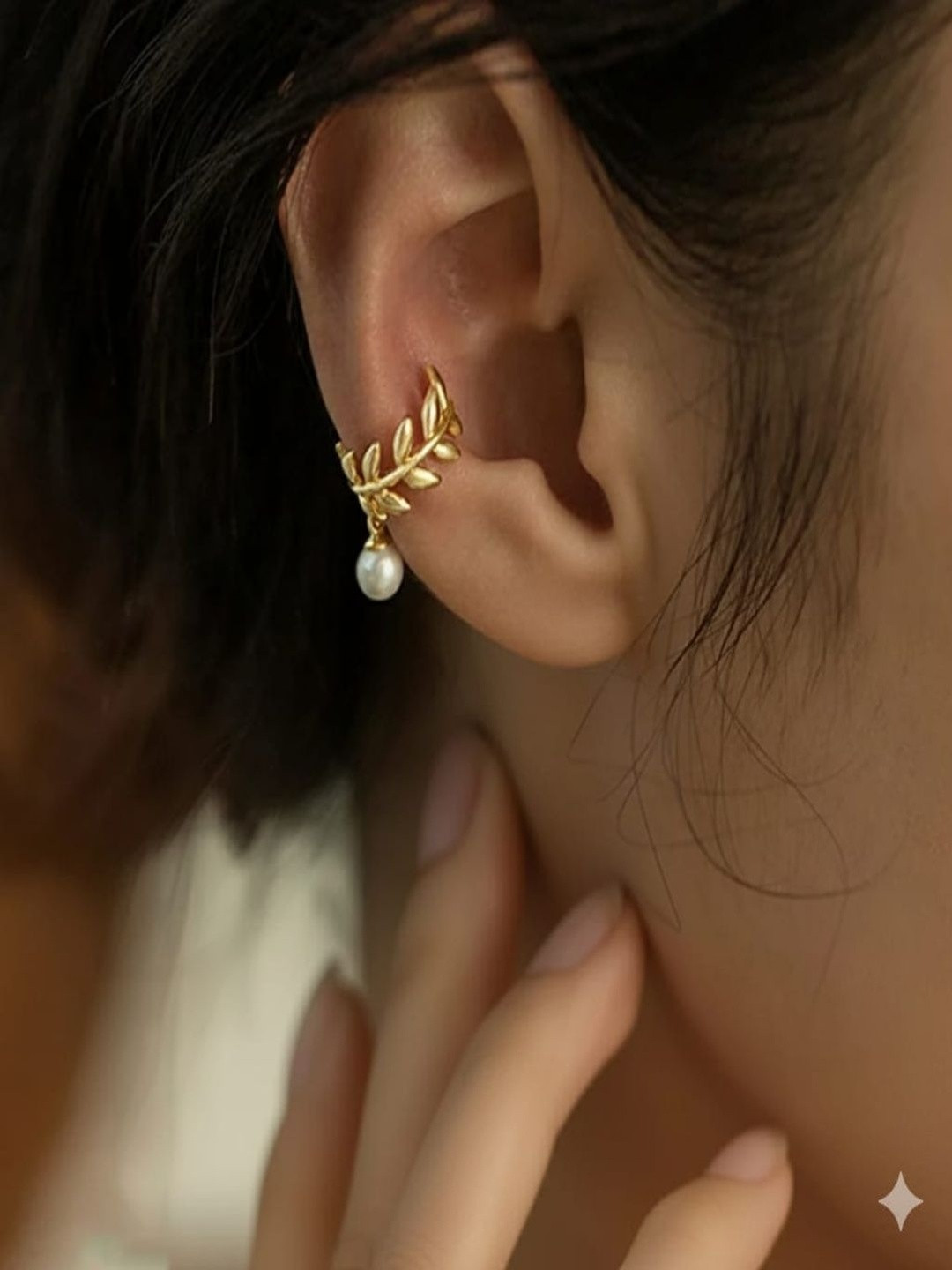 ROYAL NEEDS Leaf Shaped Ear Cuff Earrings