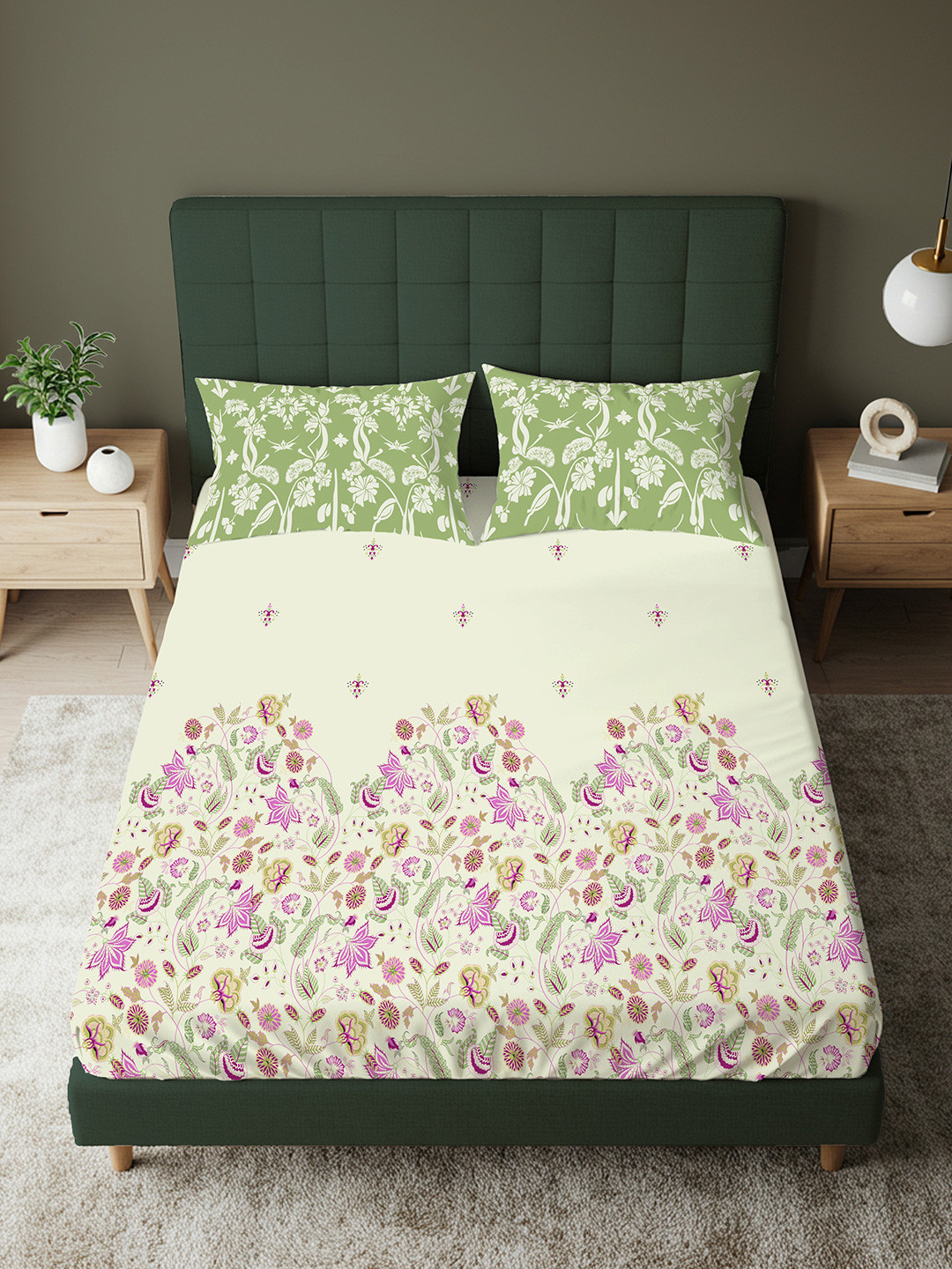 URBAN SPACE Gardens Green Floral Printed Cotton 200 TC Queen Bedsheet With 2 Pillow Covers