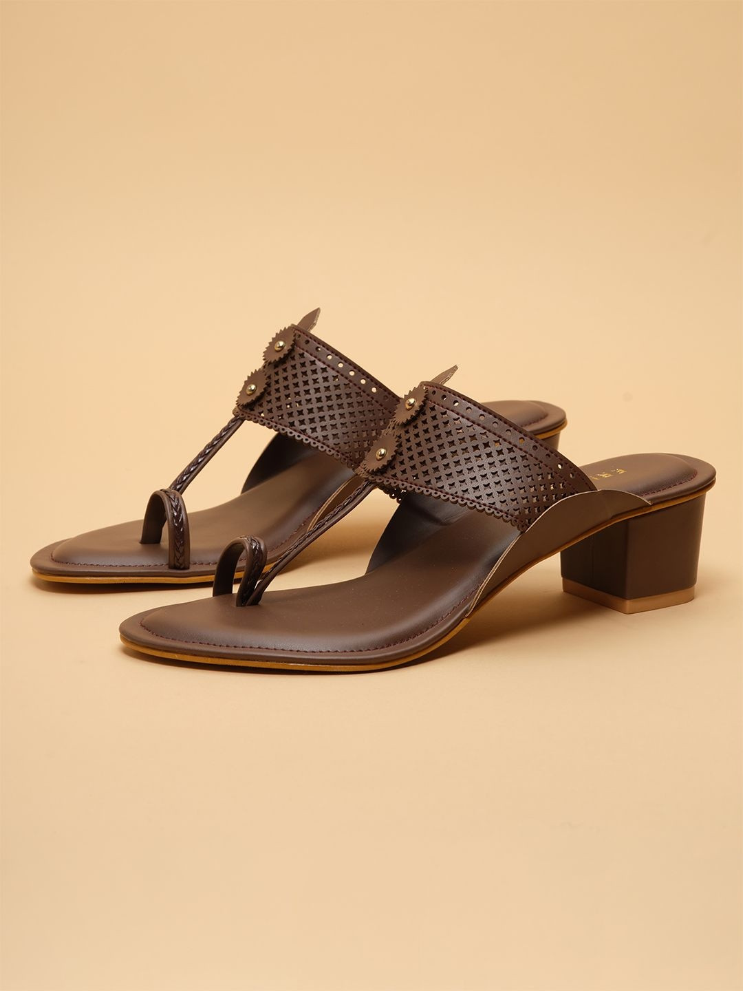 ERIDANI Textured Ethnic Block Sandals