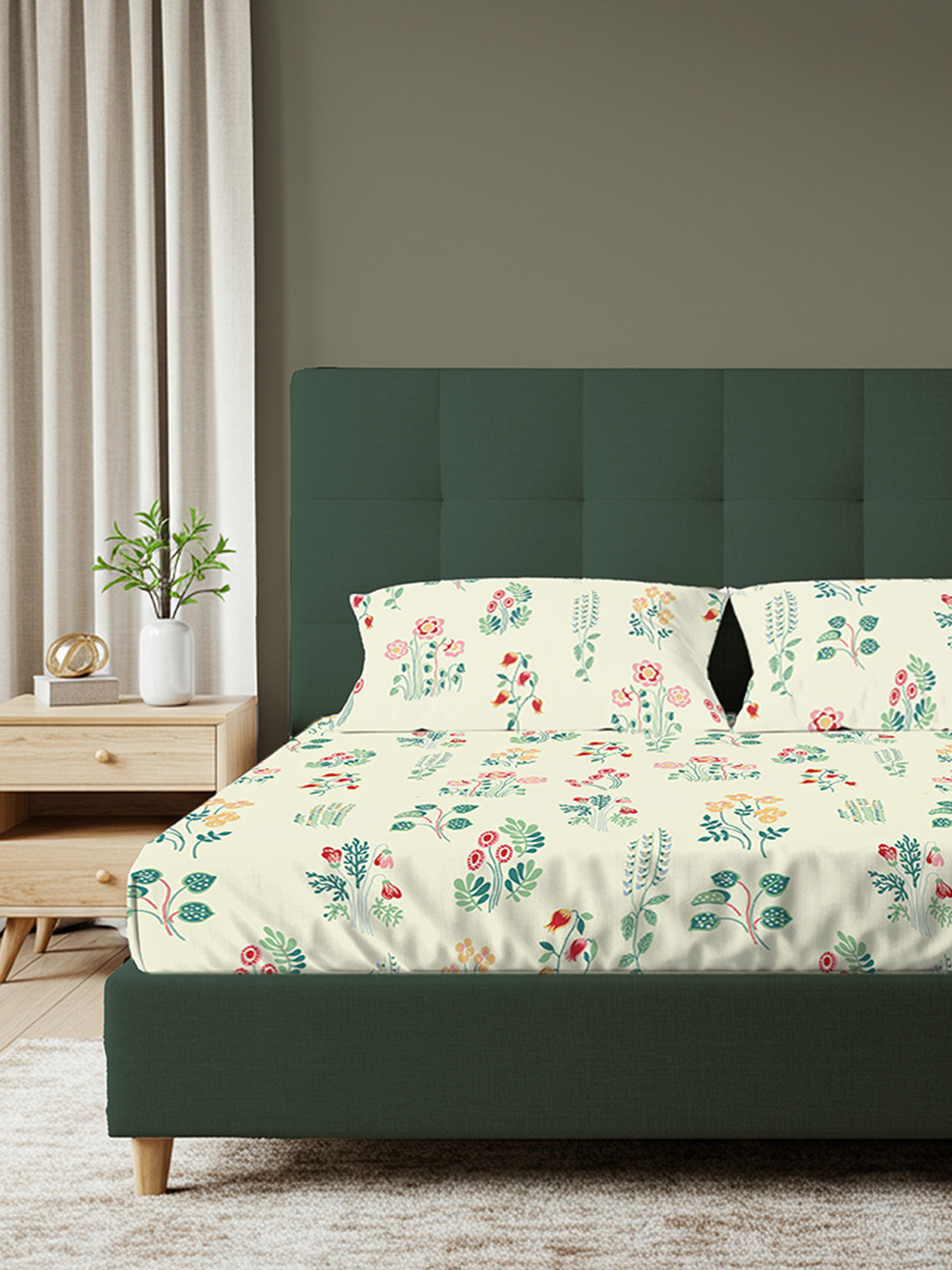 URBAN SPACE Eden Cream-Coloured Printed Cotton 200 TC Queen Bedsheet Set 2.54 m x 2.23 m