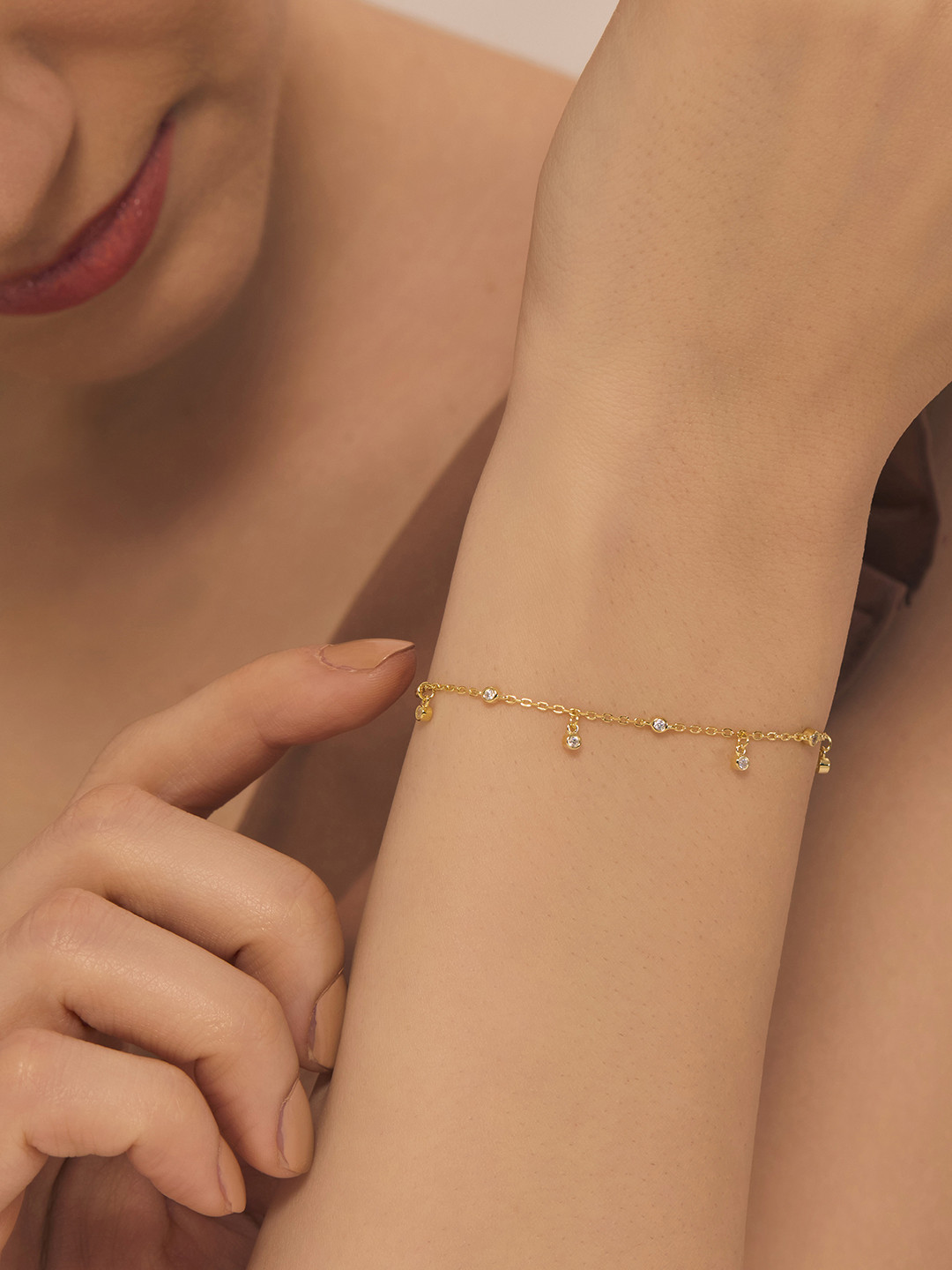 Nistra Radiant Heart Sterling Silver Gold-Plated Cubic Zirconia Studded Charm Bracelet