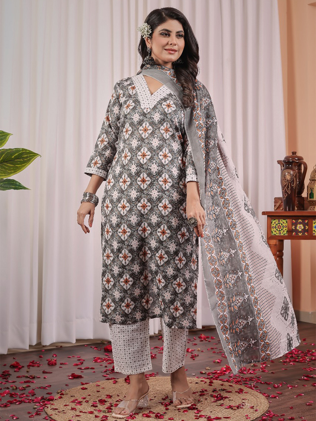 SHISHKALA Women Ethnic Motifs Printed Regular Kurta with Trousers & With Dupatta