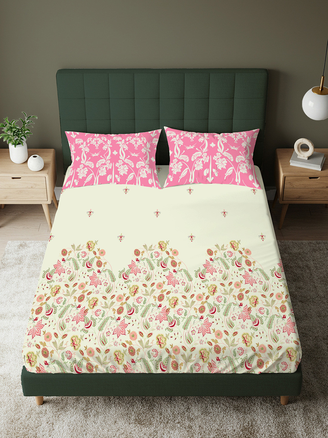 URBAN SPACE Gardens Peach Floral Printed Cotton 200 TC Queen Bedsheet With 2 Pillow Covers
