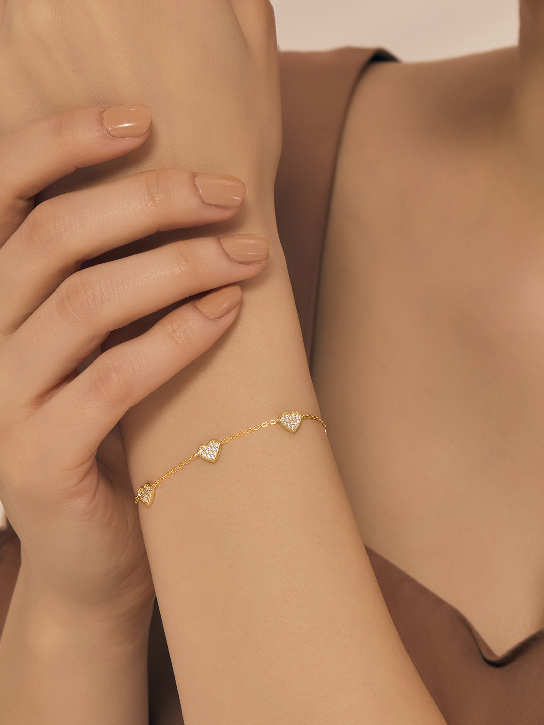 Nistra The Five Hearts Sterling Silver Gold-Plated Cubic Zirconia Studded Link Bracelet