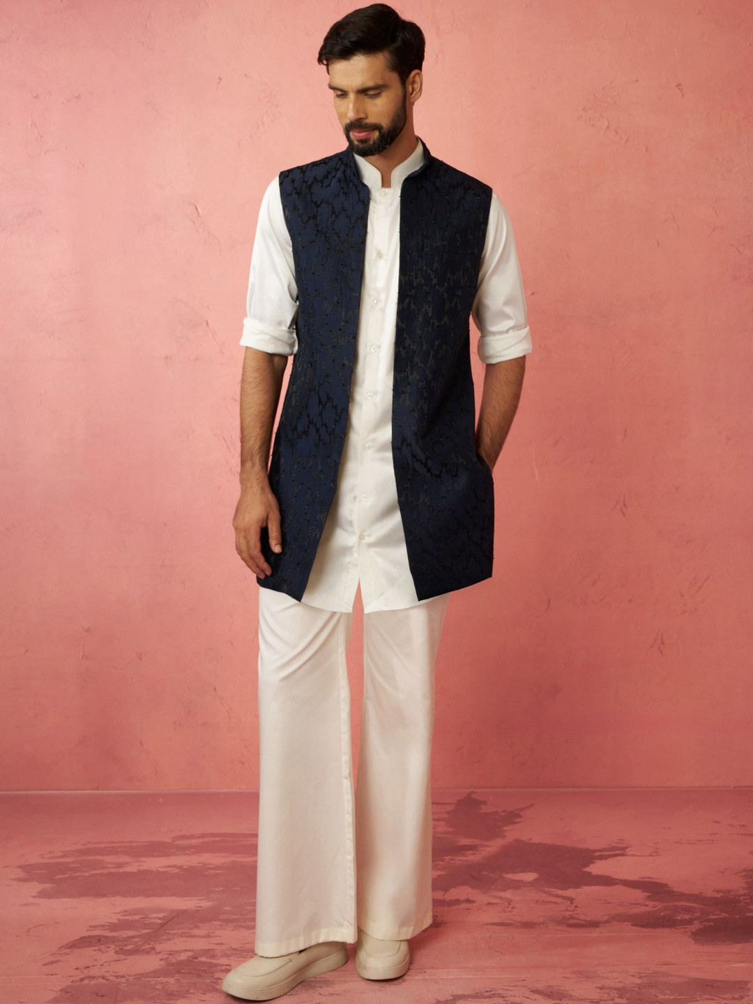 VASTRAMAY Mens Silk Blend Embroidered Regular Thread Work Kurta with Trousers
