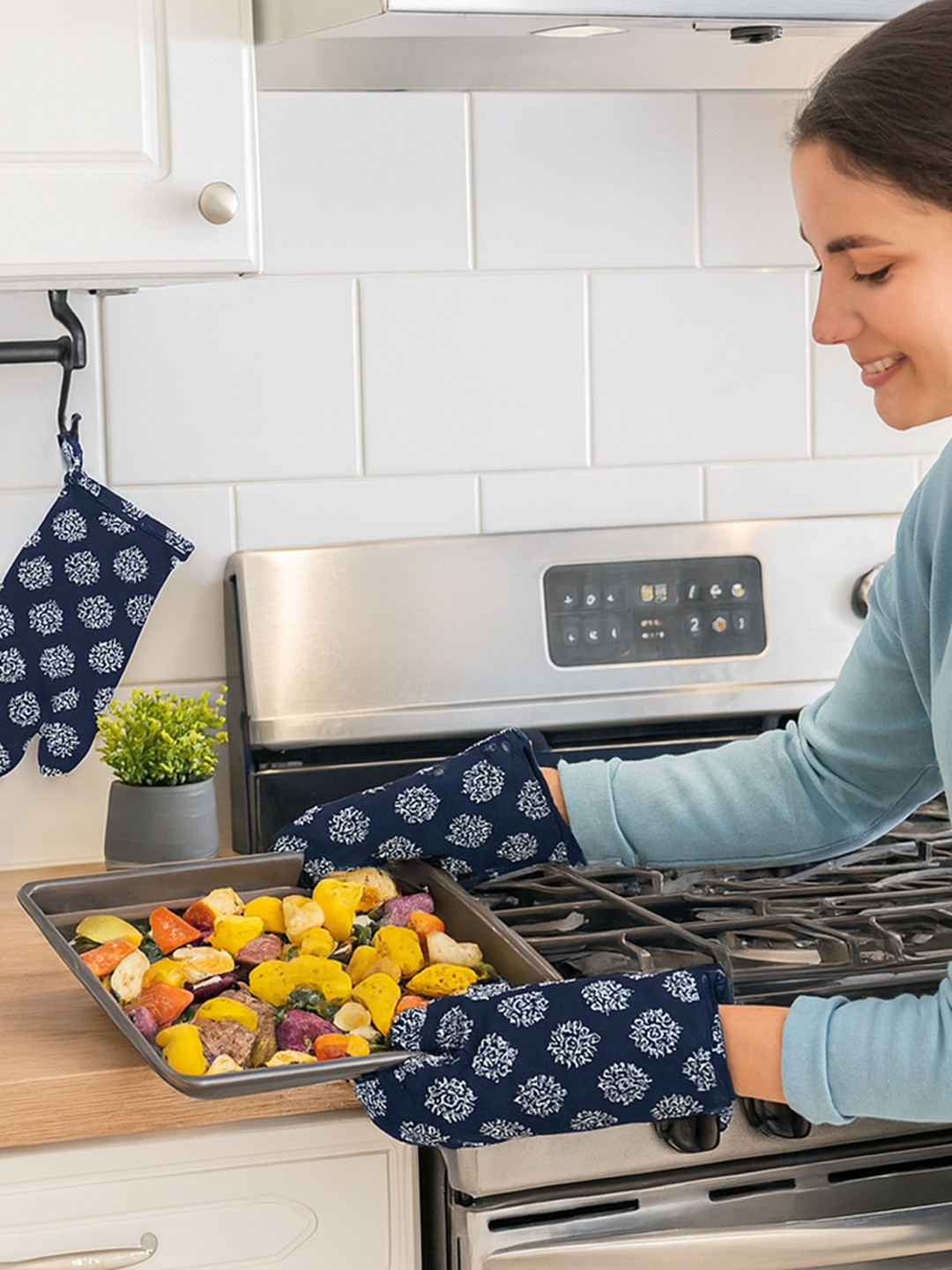 Kuber Industries 2-Pcs Blue Printed Hanging LoopOvenMitts