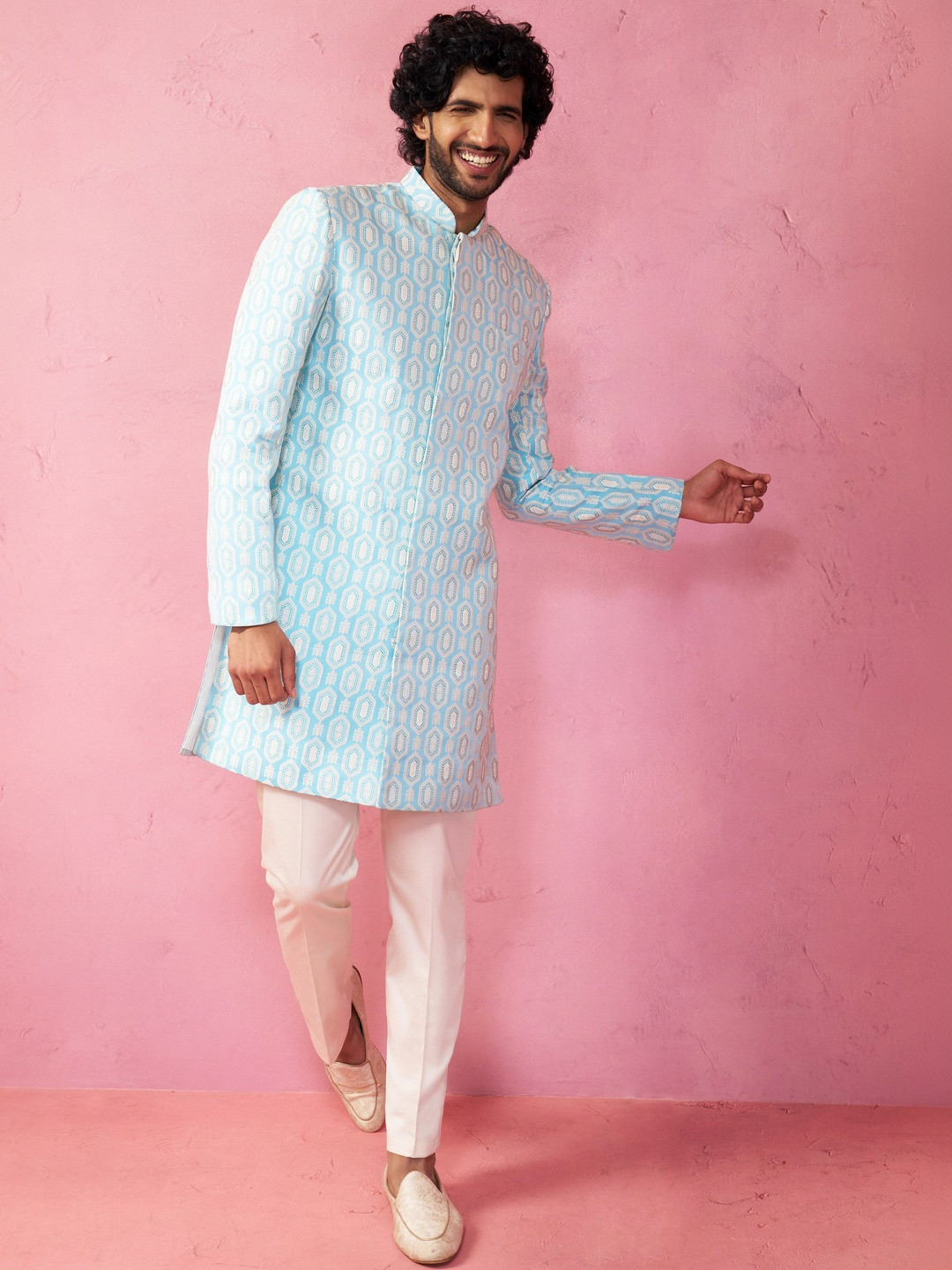VASTRAMAY Men Embroidered Indo-Western Sherwani With Trouser