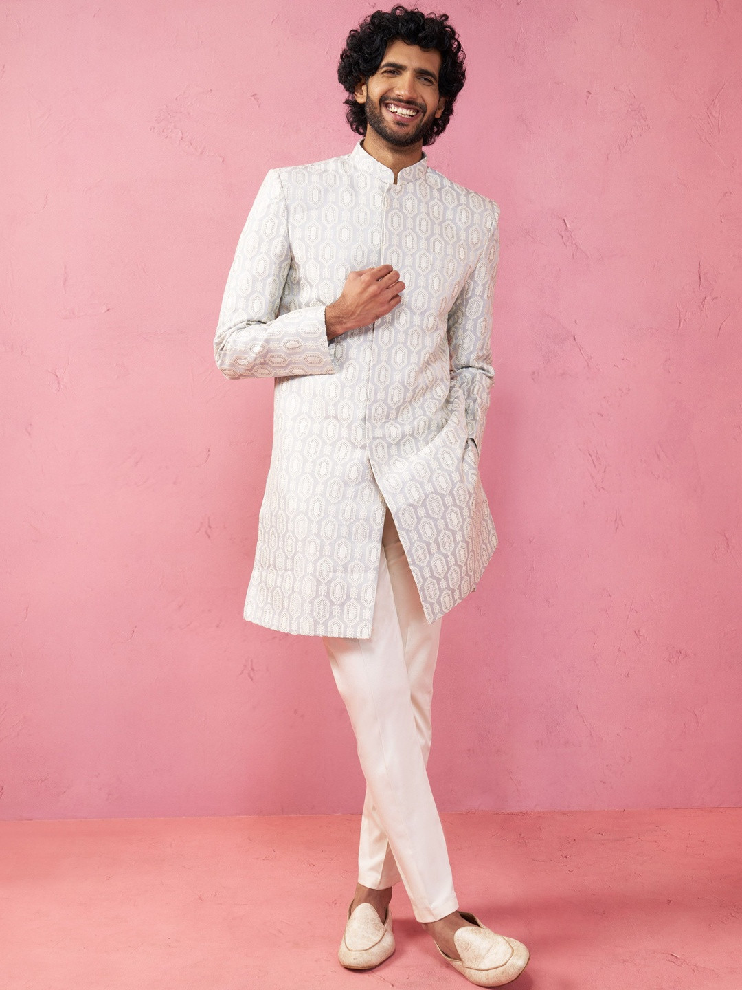VASTRAMAY Men Embroidered Indo-Western Sherwani Set