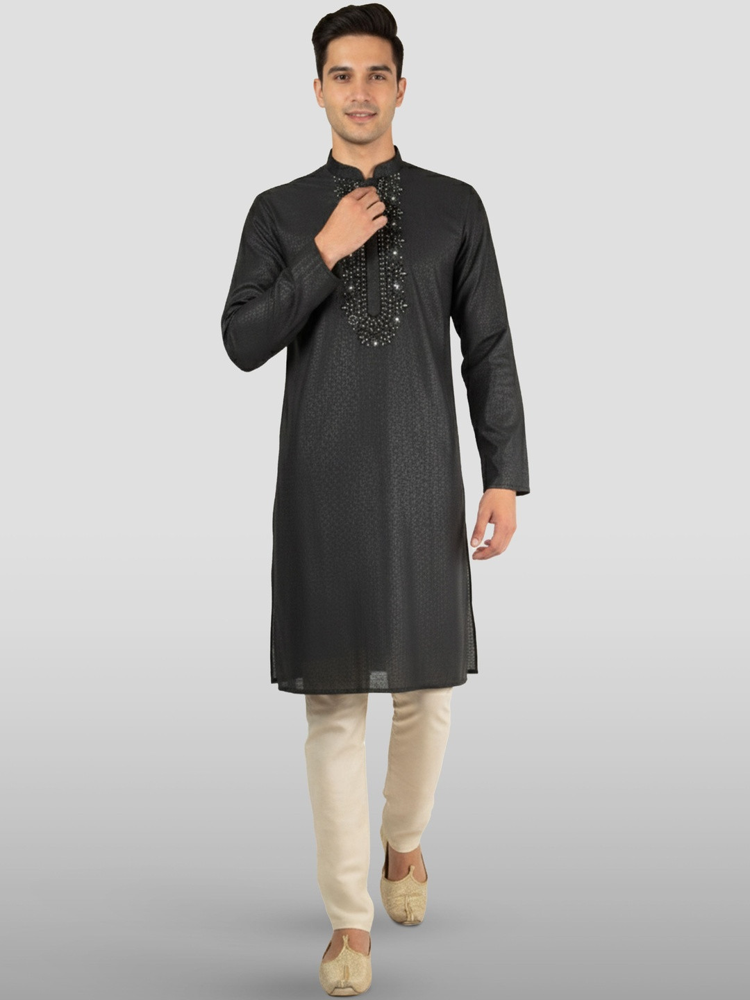VASTRAMAY Mens Silk Blend Embroidered Regular Beads and Stones Kurta with Pyjamas