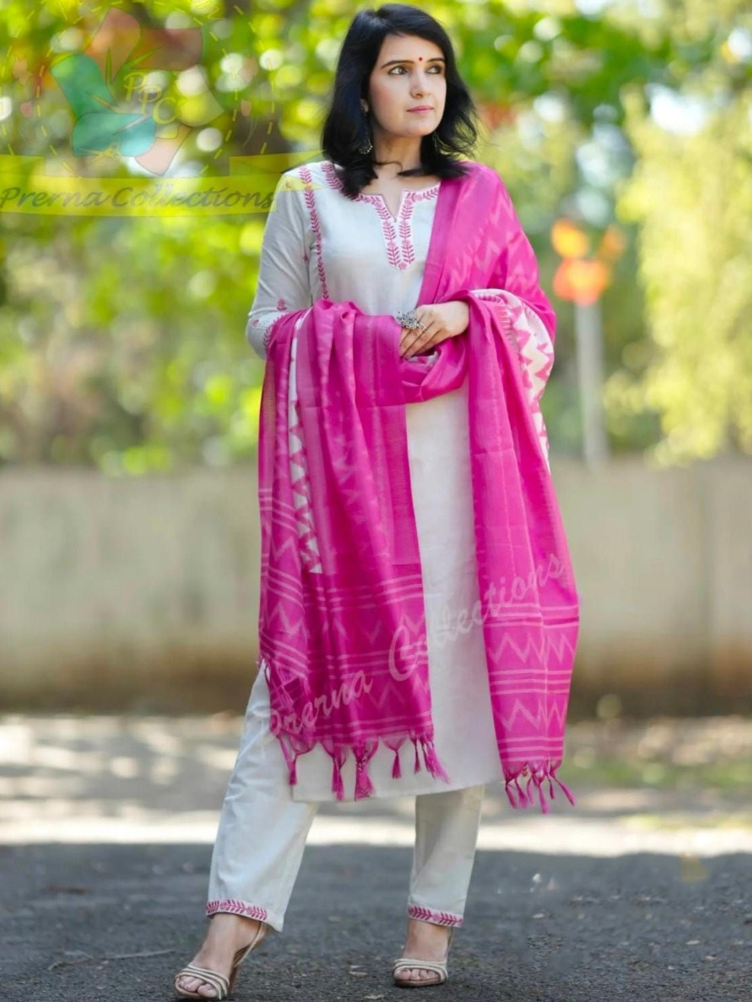 QUNEY Women Floral Embroidered Regular Pure Cotton Kurta with Trousers & With Dupatta