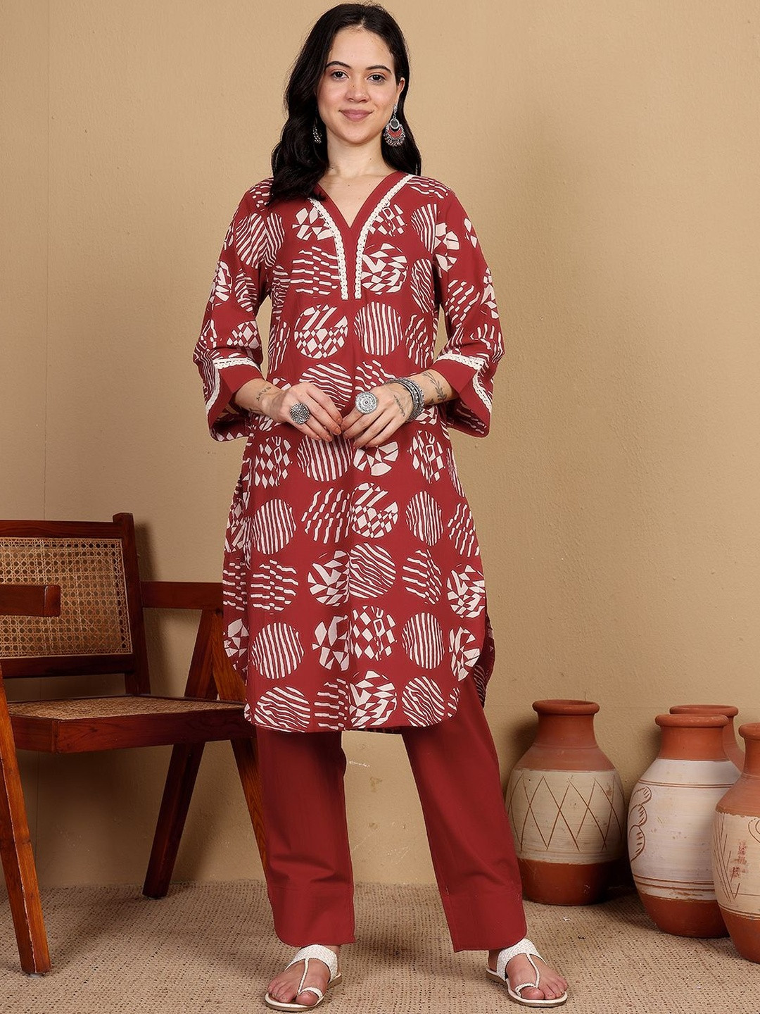 all about you Women Printed Regular Thread Work Kurta with Trousers