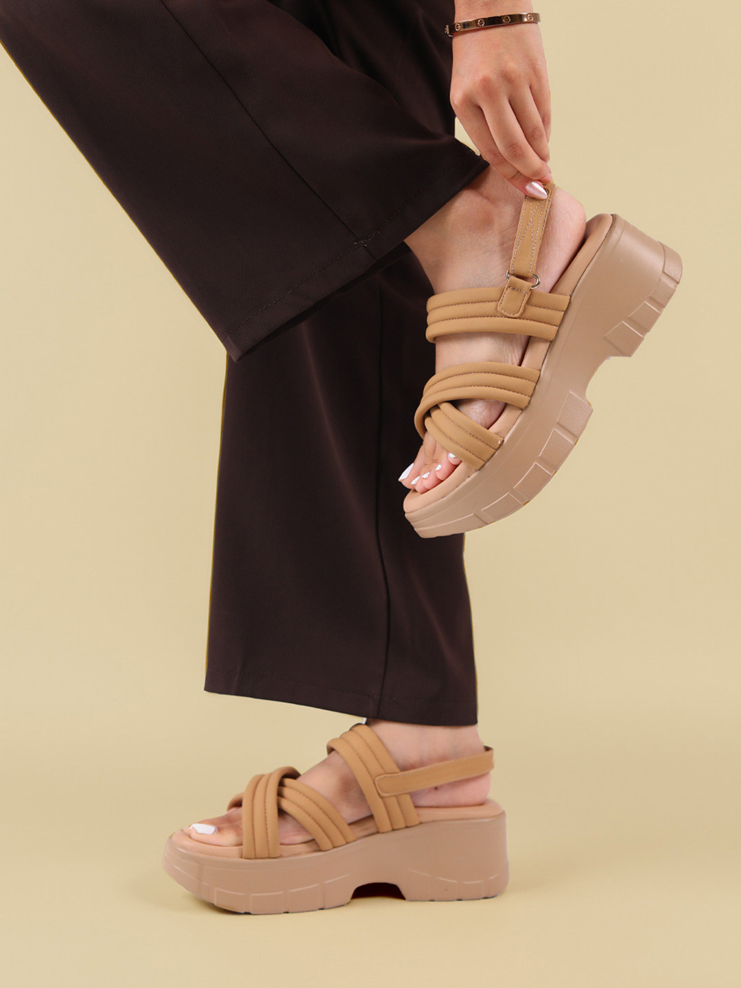 Monrow Flatform Sandals with Buckles