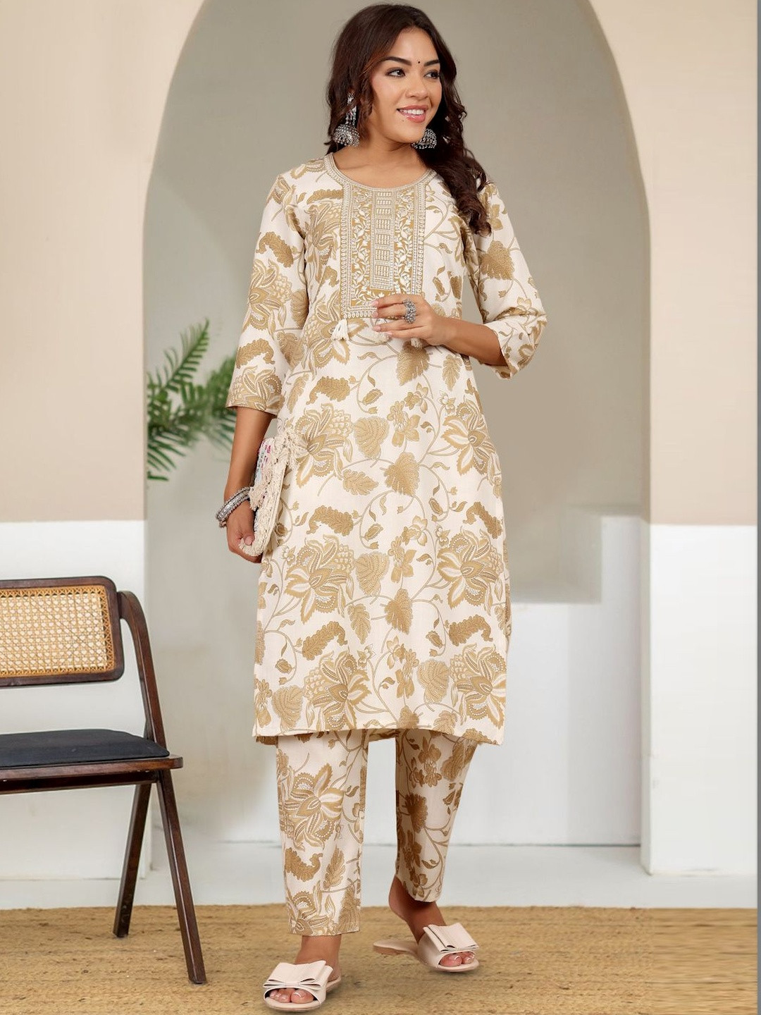 all about you Women Floral Printed Regular Thread Work Kurta with Trousers