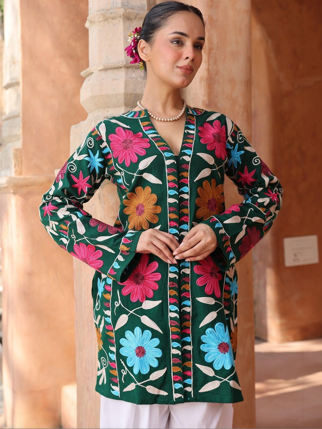 HOUSE OF KARI Women Floral Green Embroidered Woollen Kurta