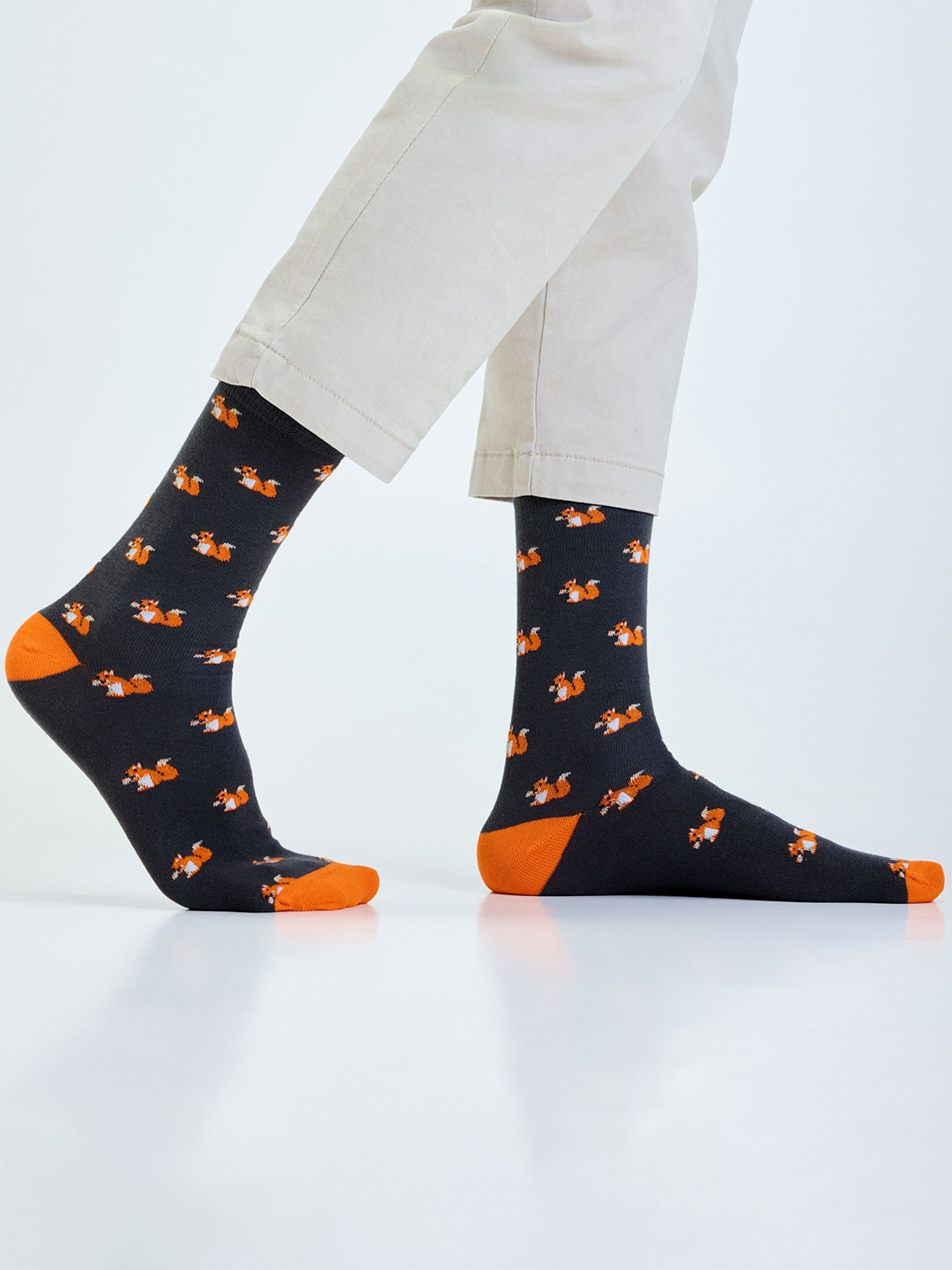 Mint & Oak Men Grey & Orange Patterned Calf-Length Socks