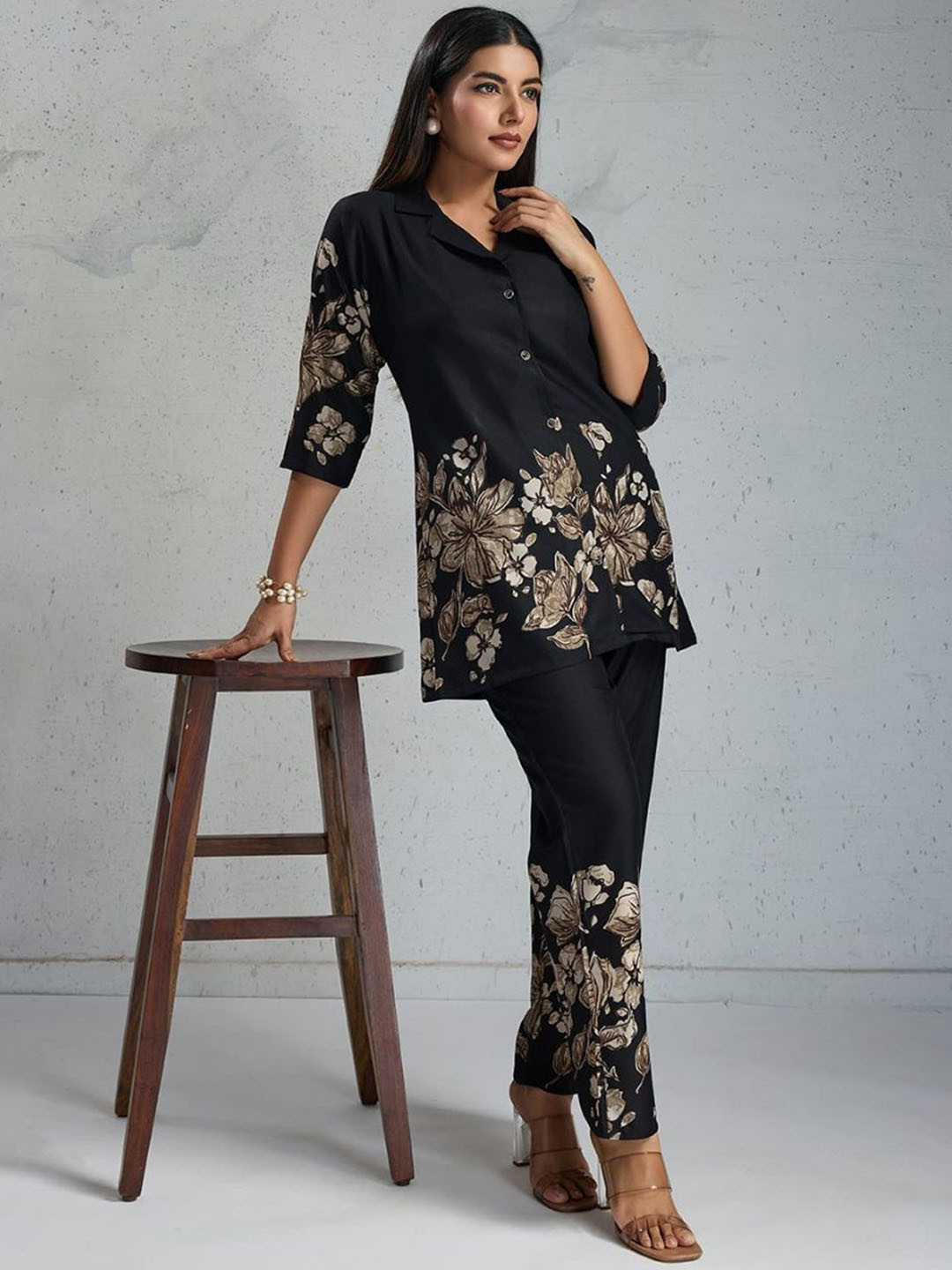 SWORNY FASHION Floral Printed Shirt Collar Straight Kurta With Trousers