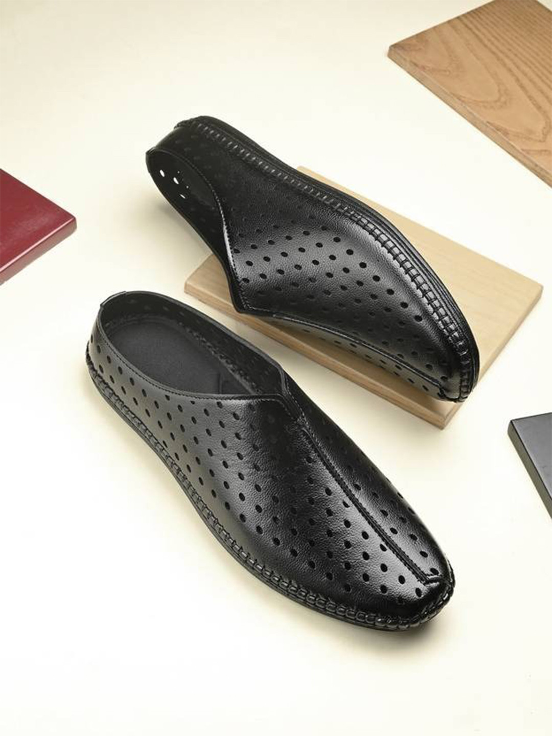 Killer Men Lightweight Perforations Round Toe Cushioned Footbed Mules