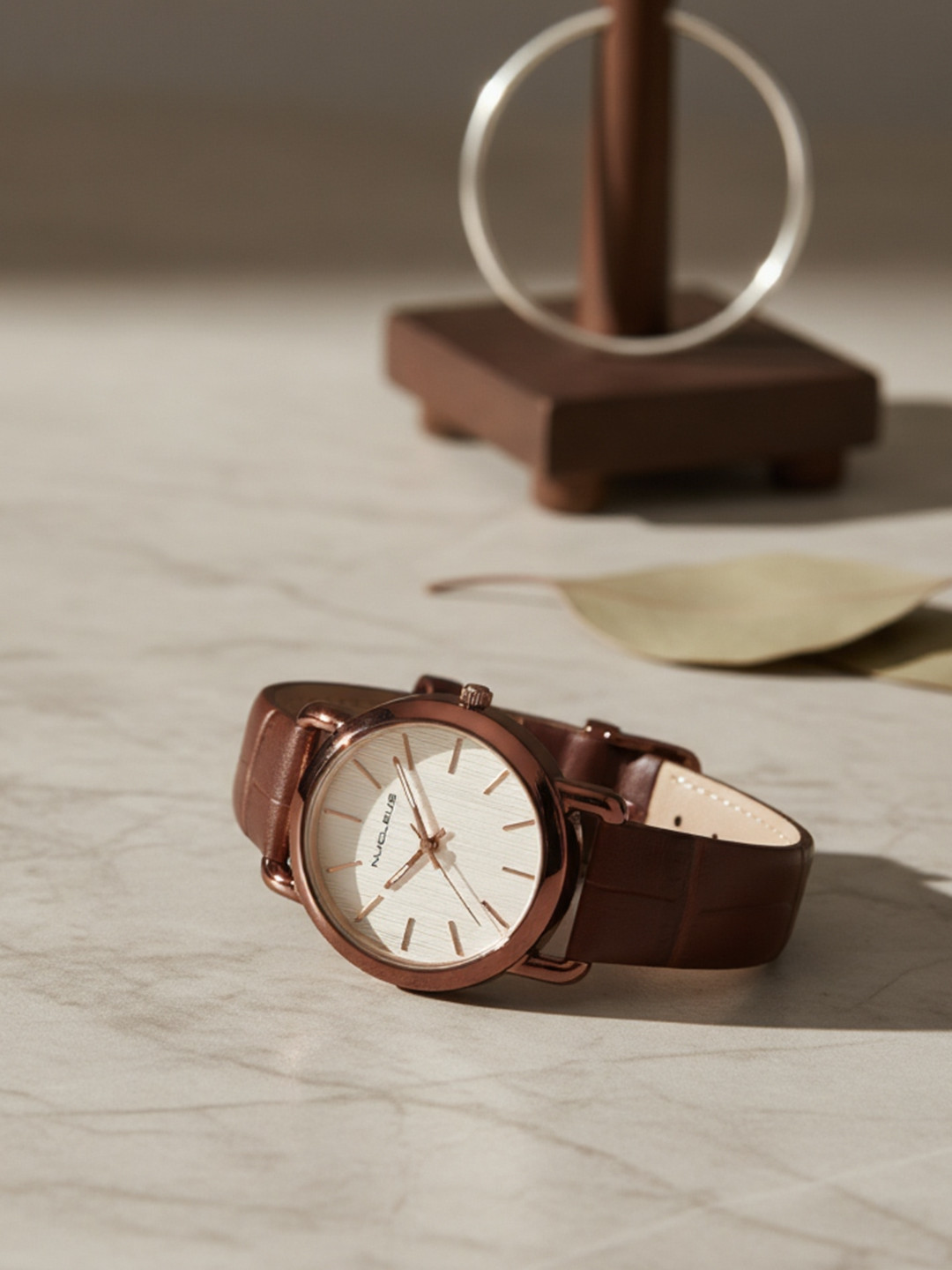 Nucleus Unisex White Analogue Watch NCKLBRWBRi