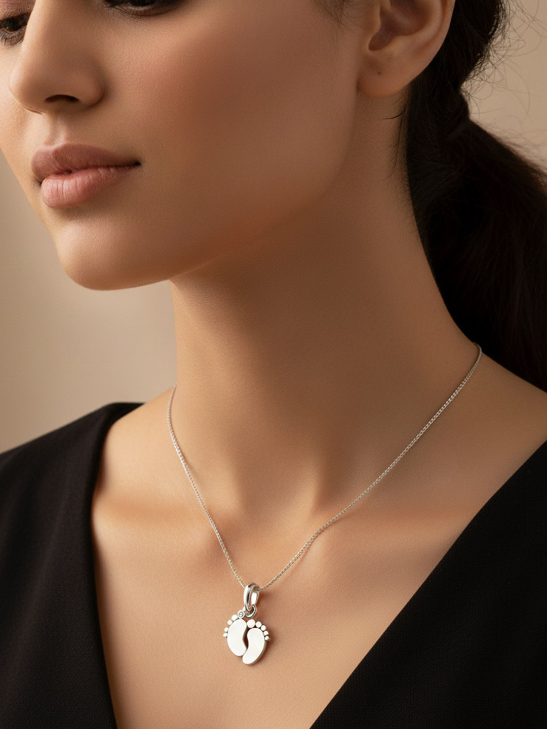 925 SILLER 925 Sterling Silver Rhodium-Plated Footprint Shaped Pendant With Chain
