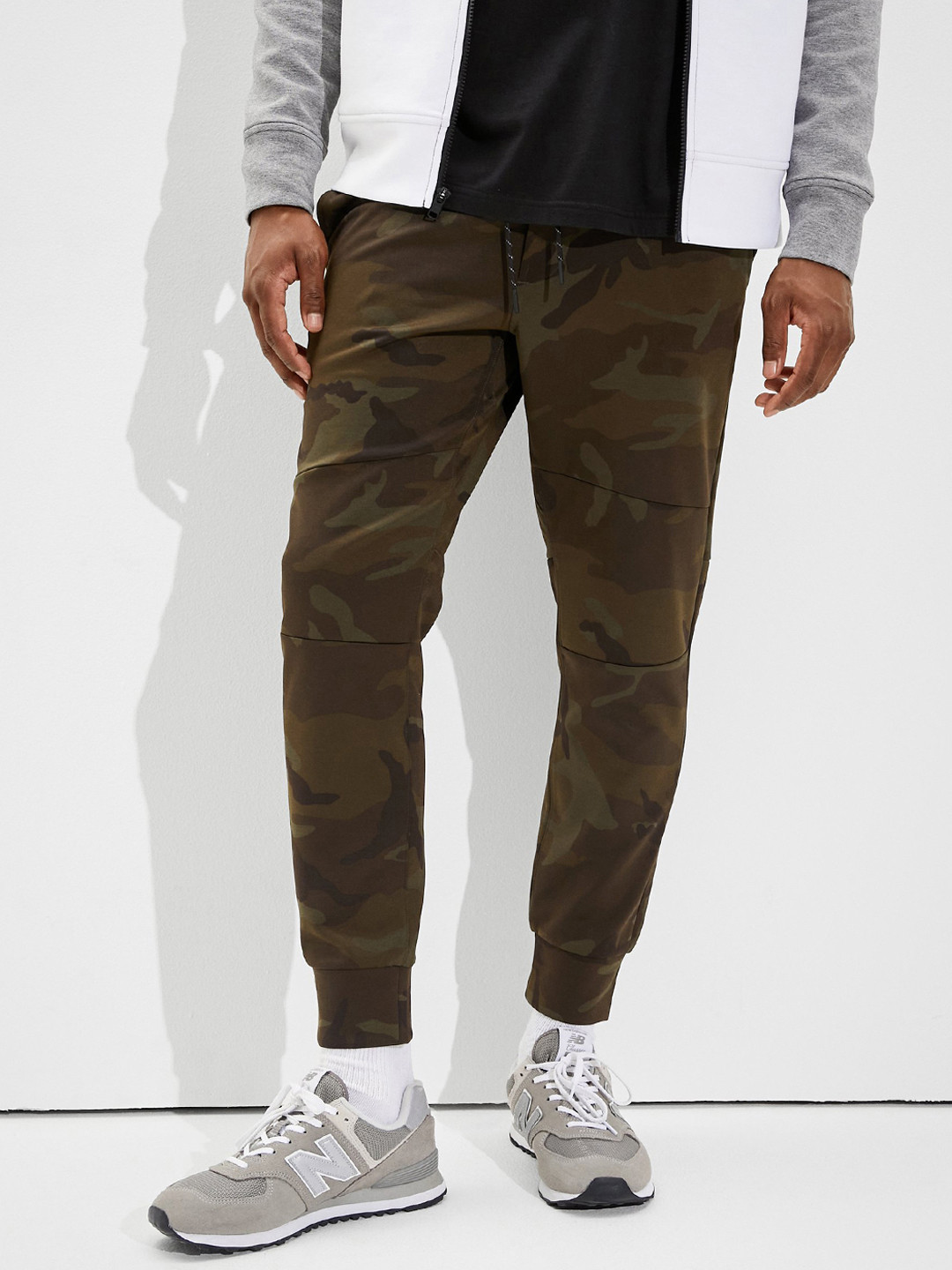 AMERICAN EAGLE OUTFITTERS Men Green Camouflage Printed Joggers