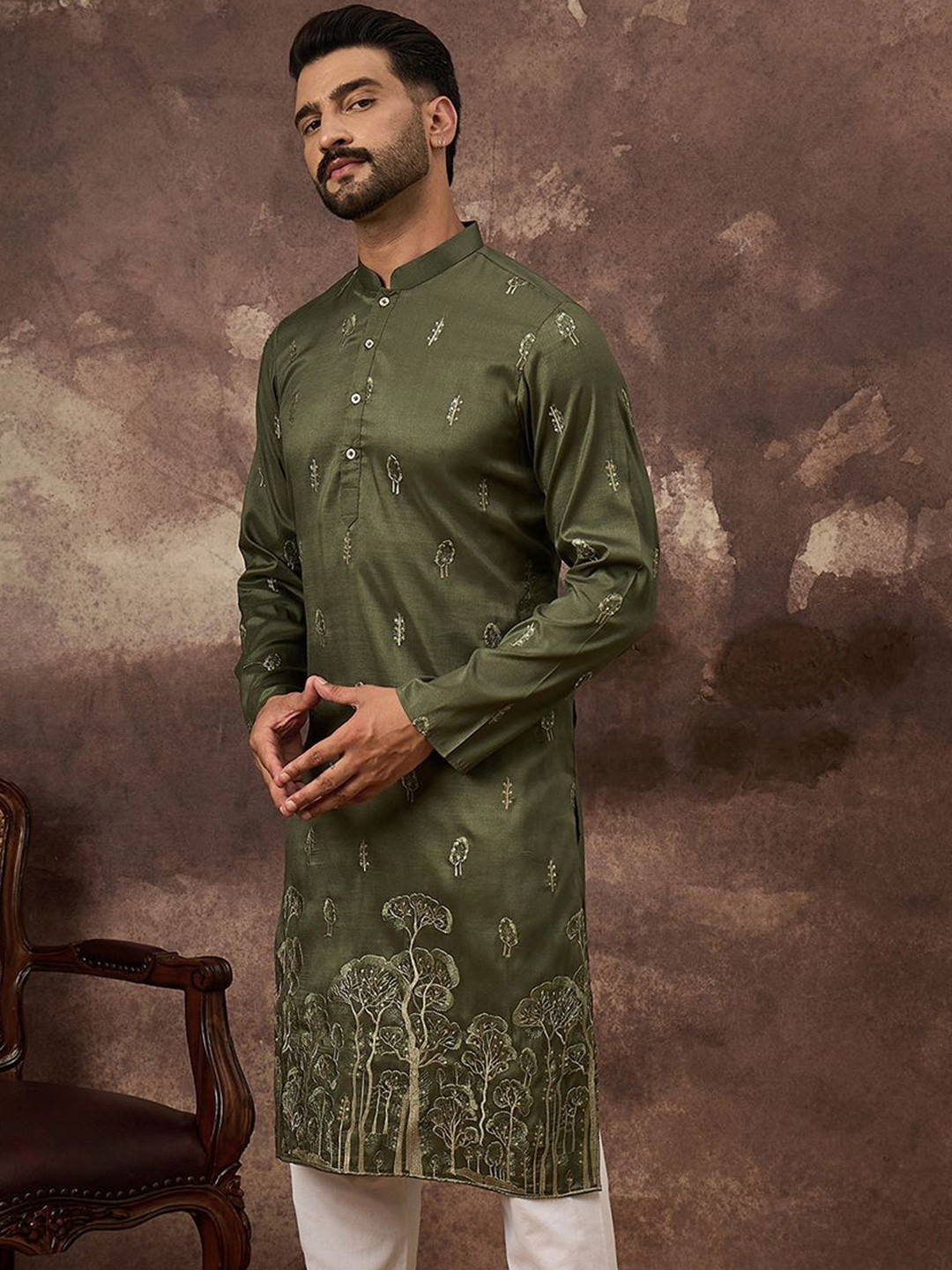 House of Pataudi Embroidered Mandarin Collar Straight Kurta Set