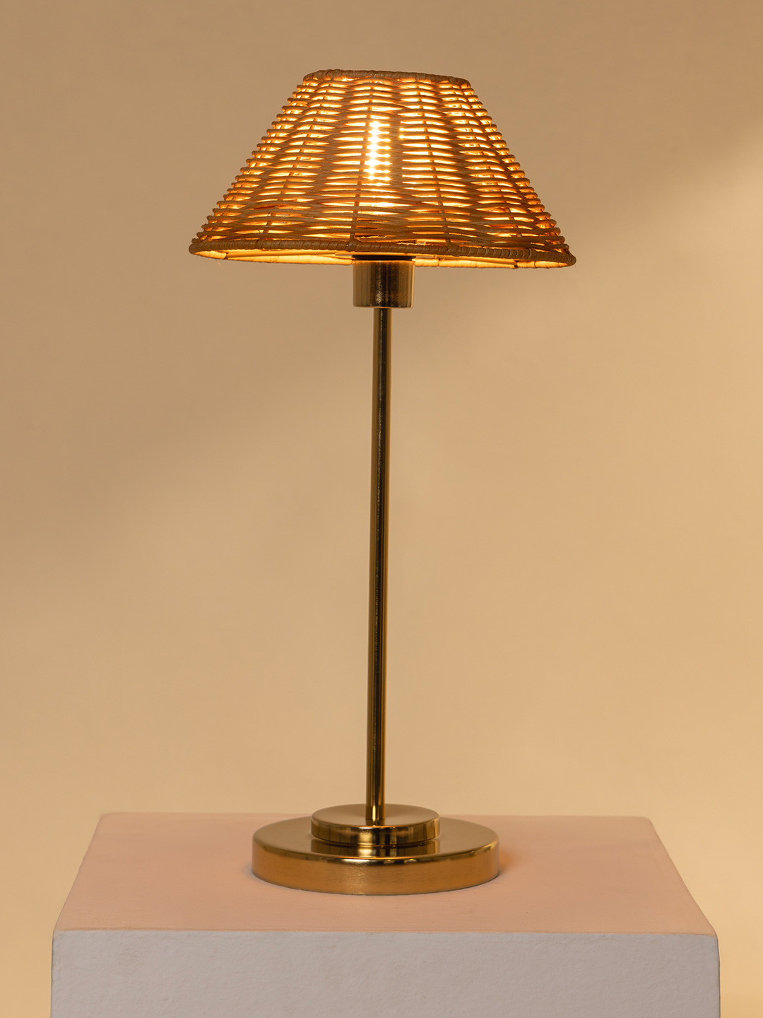 FIG Natural Cane Frustum Table Lamp