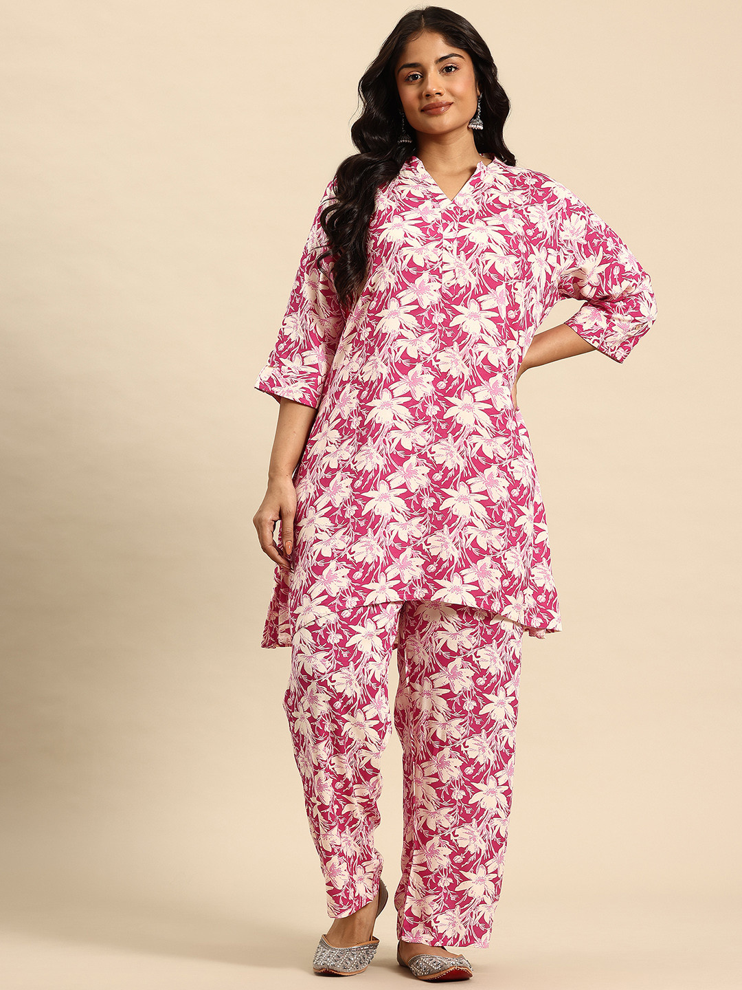 Sia Ab Pehnegi Duniya Printed Mandarin Collar A-Line Kurta With Trousers Co-Ords Set