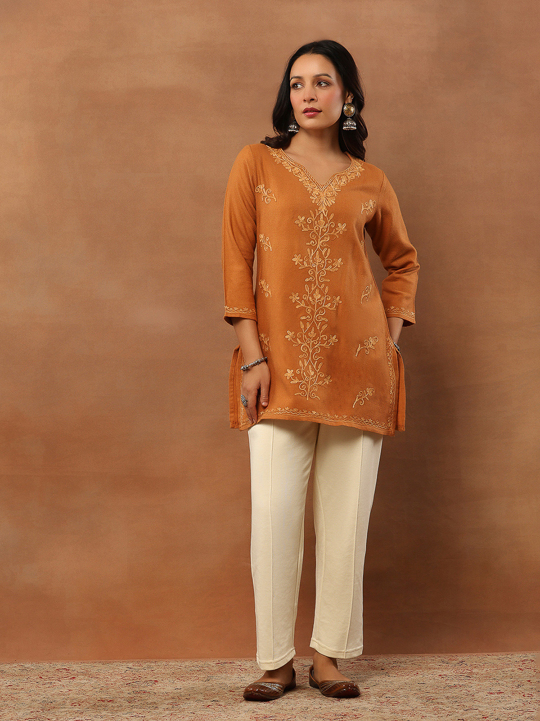 House of Chikankari HOC Crafts Aari Embroidered Kurti