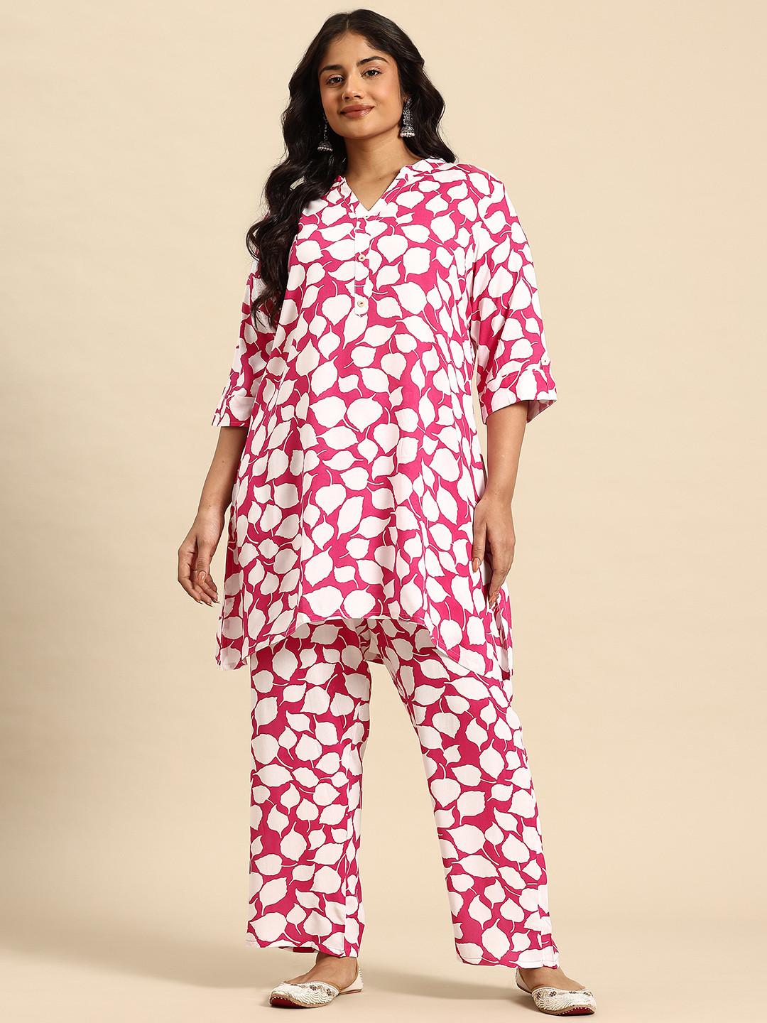 Sia Ab Pehnegi Duniya Printed Mandarin Collar A-Line Kurta & Trousers Co-Ords Set