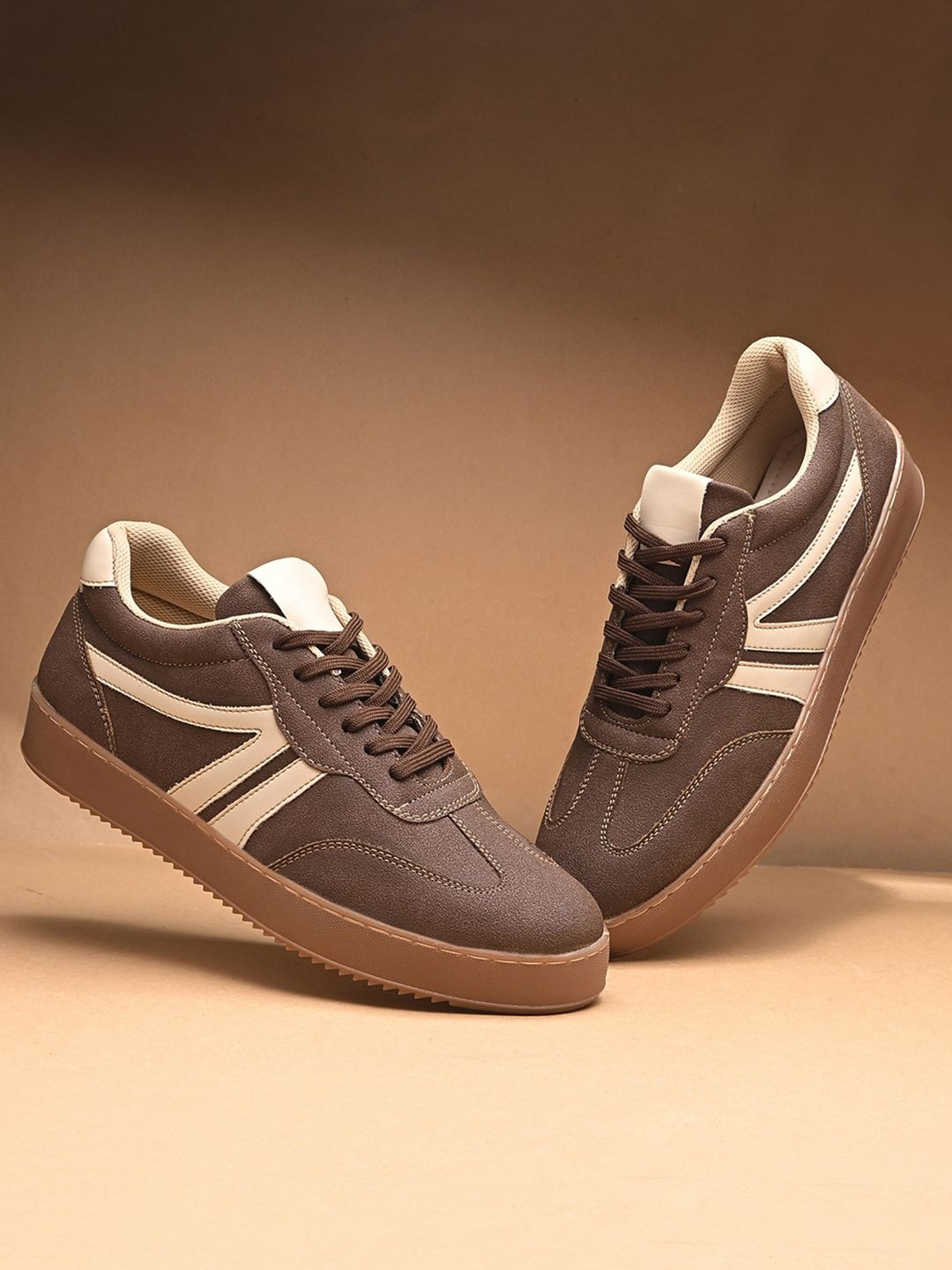 Roadster Men Suede Pointed Toe Lightweight Lace-Ups Sneakers