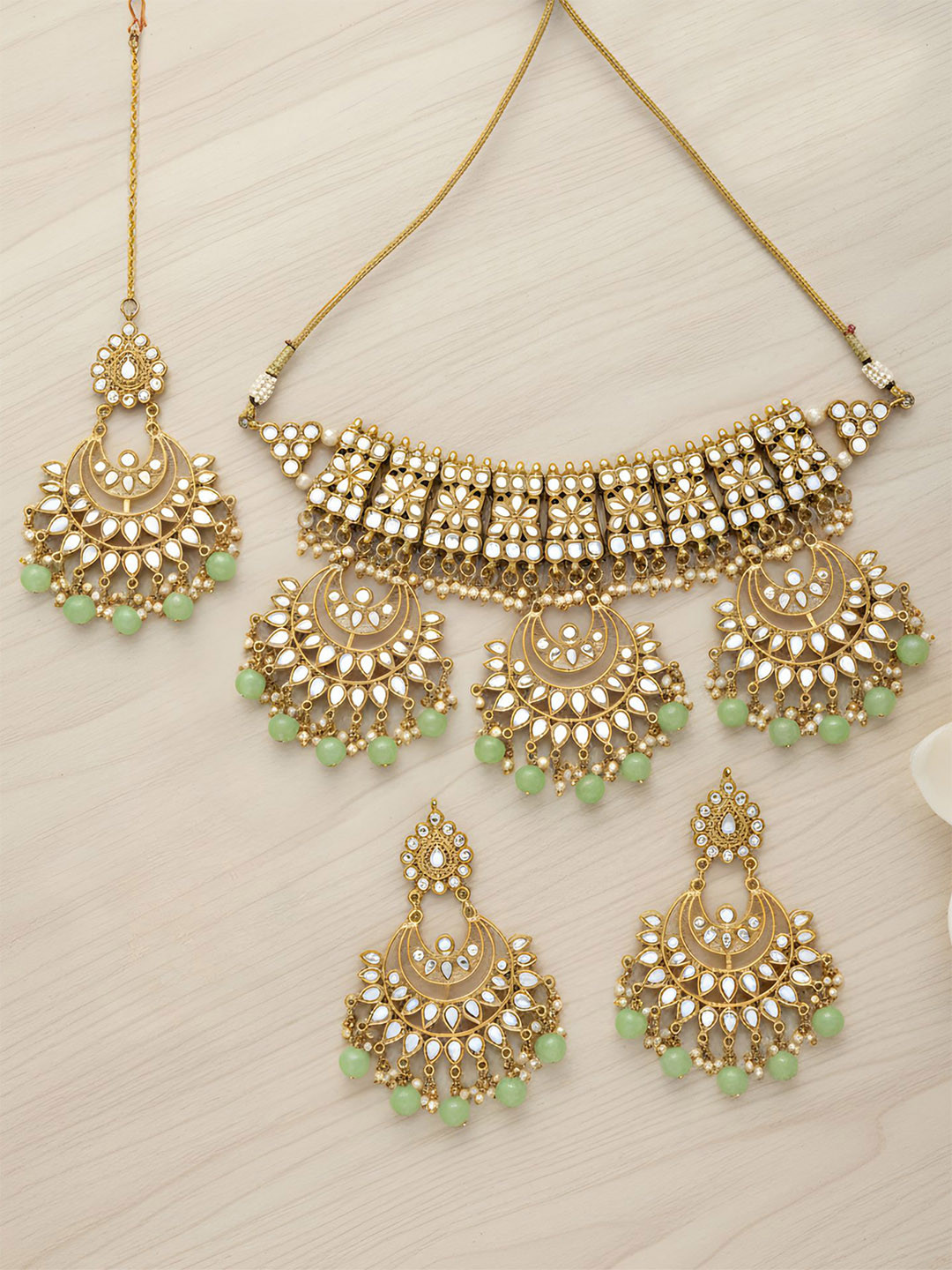 KARATCART Gold-Plated White Kundan-Studded & Lime Green-Coloured Beaded Handcrafted Jewellery Set
