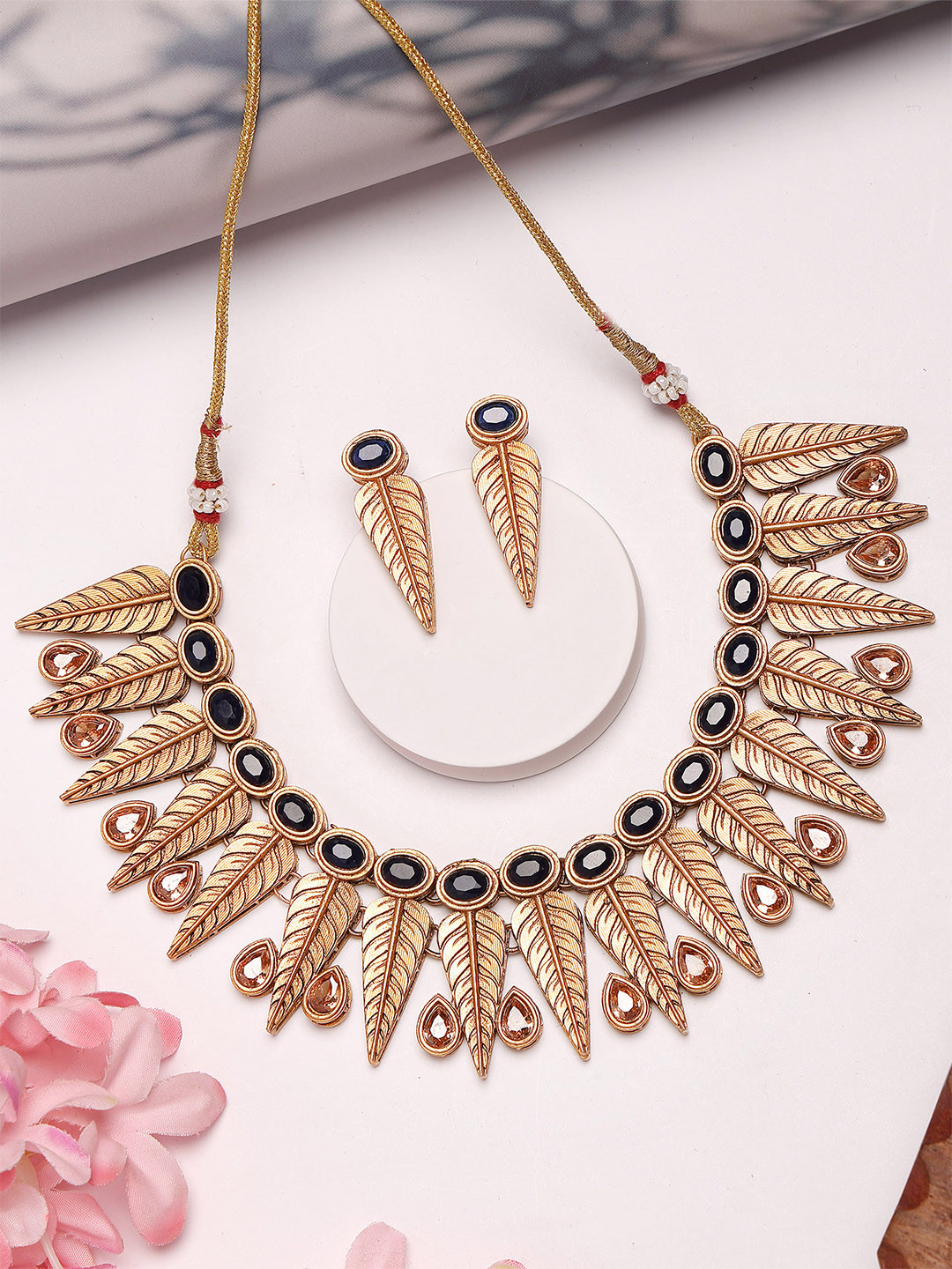 KARATCART Gold-Plated Kundan-Studded Arrow Leaf Engraved Jewellery Set