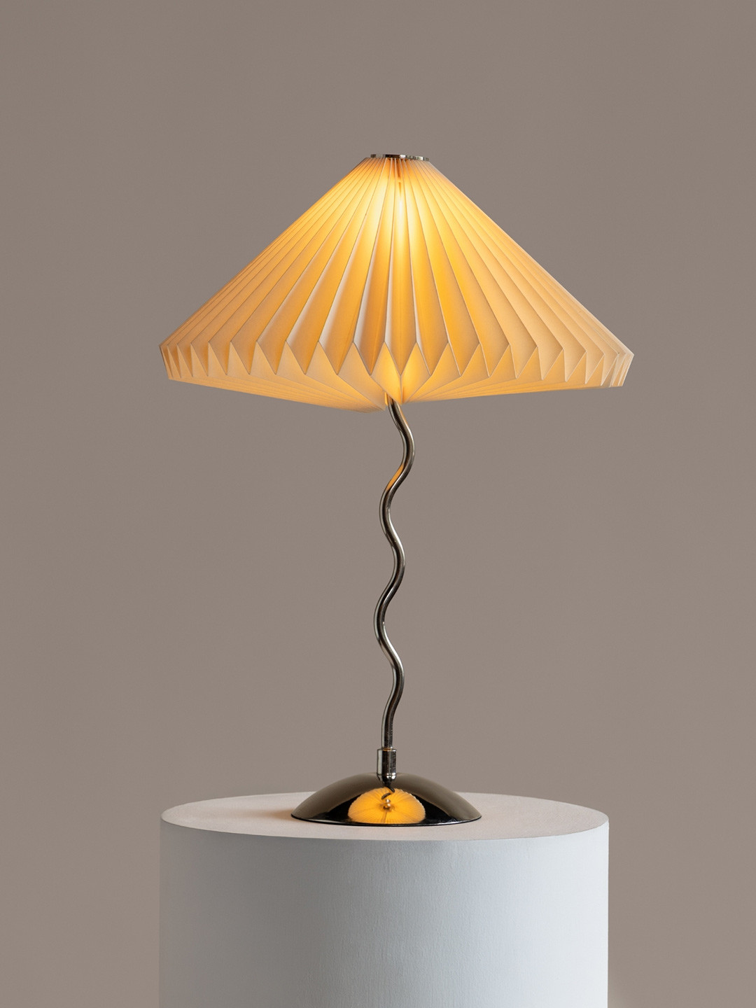FIG Wavy Iron Table Lamp