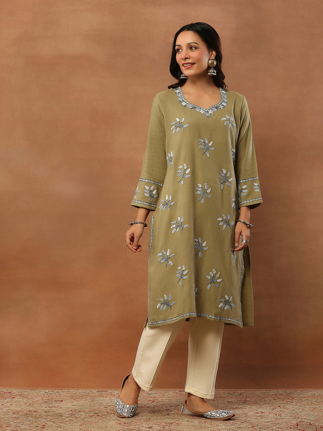 HOC Crafts Aari Woollen Straight Kurta